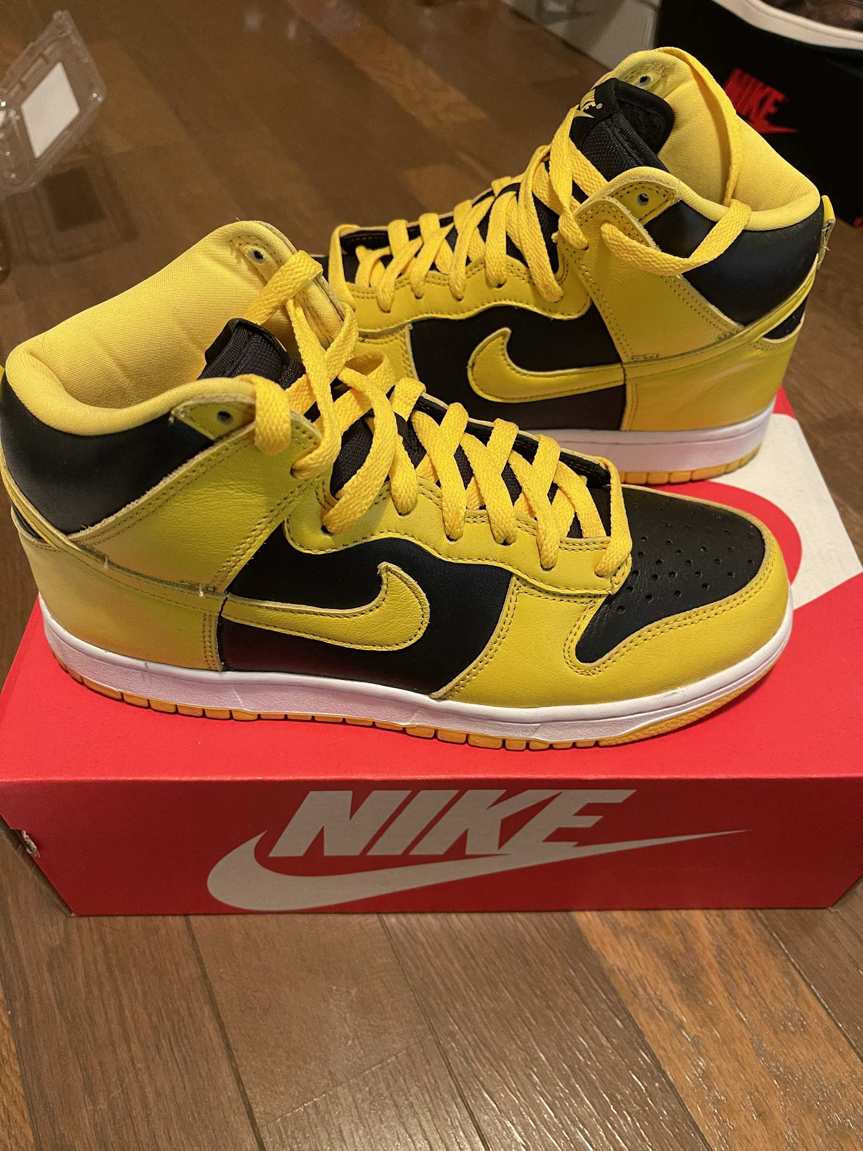 Nike Dunk High "Black/Varsity Maize"