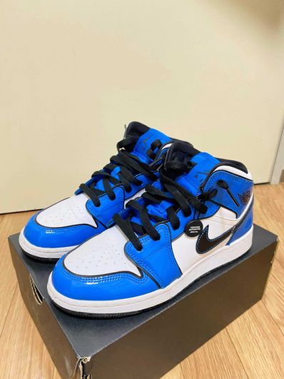 Nike GS Air Jordan 1 Mid SE "Signal Blue"