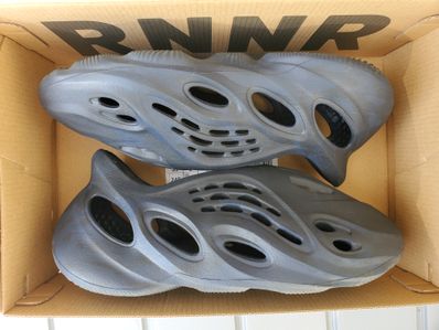 adidas YEEZY Foam Runner "Mineral Blue"