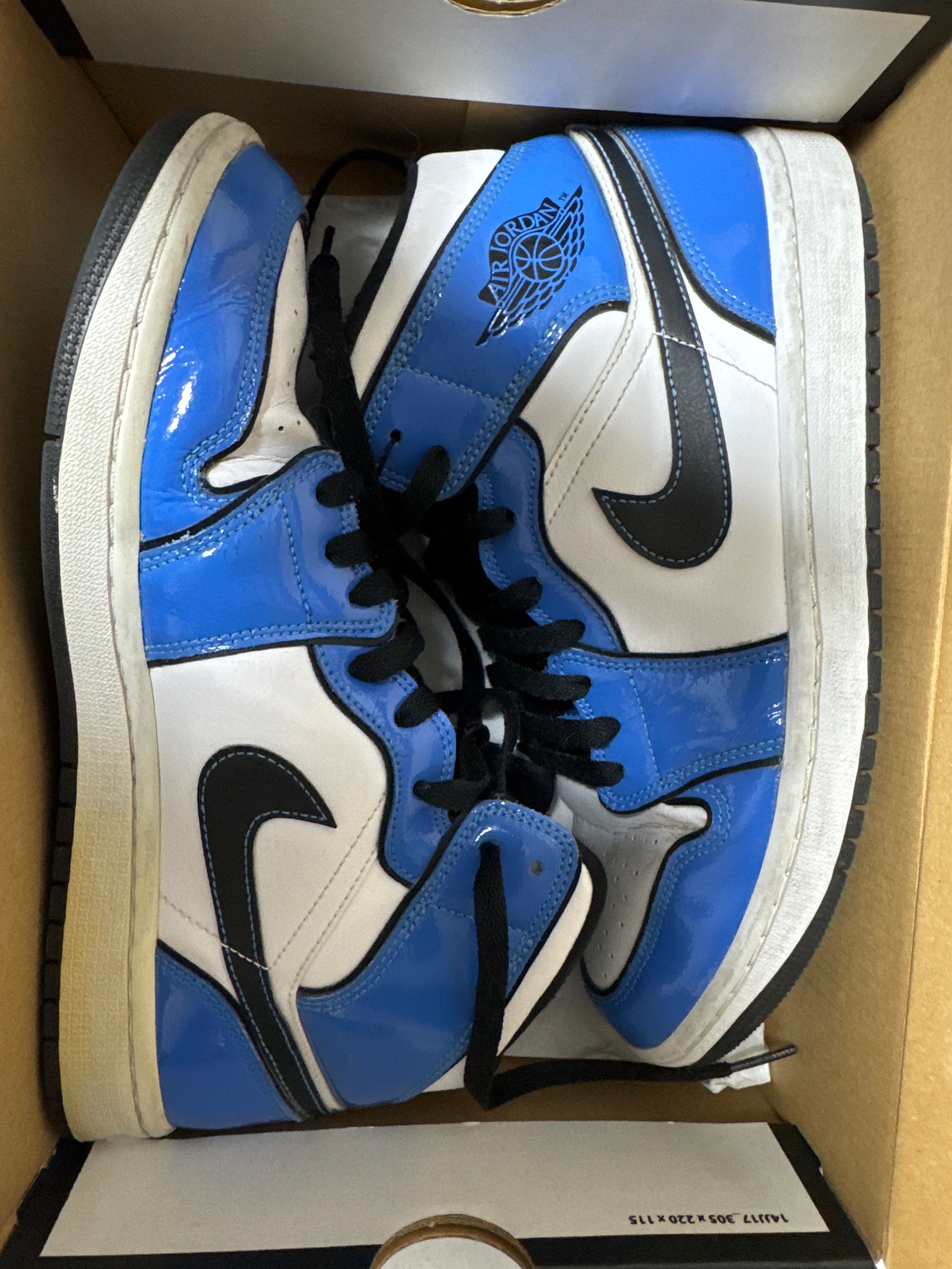 Nike Air Jordan 1 Mid SE "Signal Blue"