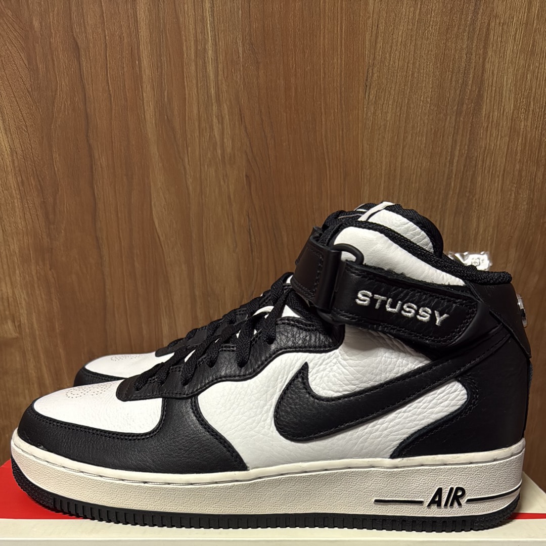 ステューシー × ナイキ エアフォース1 ミッド "ブラック アンド ライトボーン"