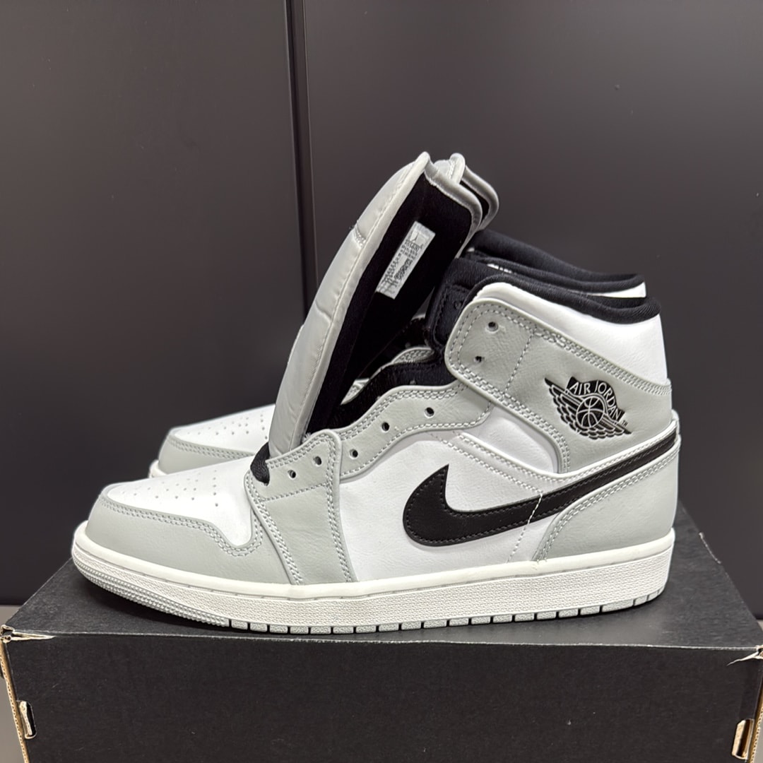 Nike Air Jordan 1 Mid "Light Smoke Grey/White/Black"