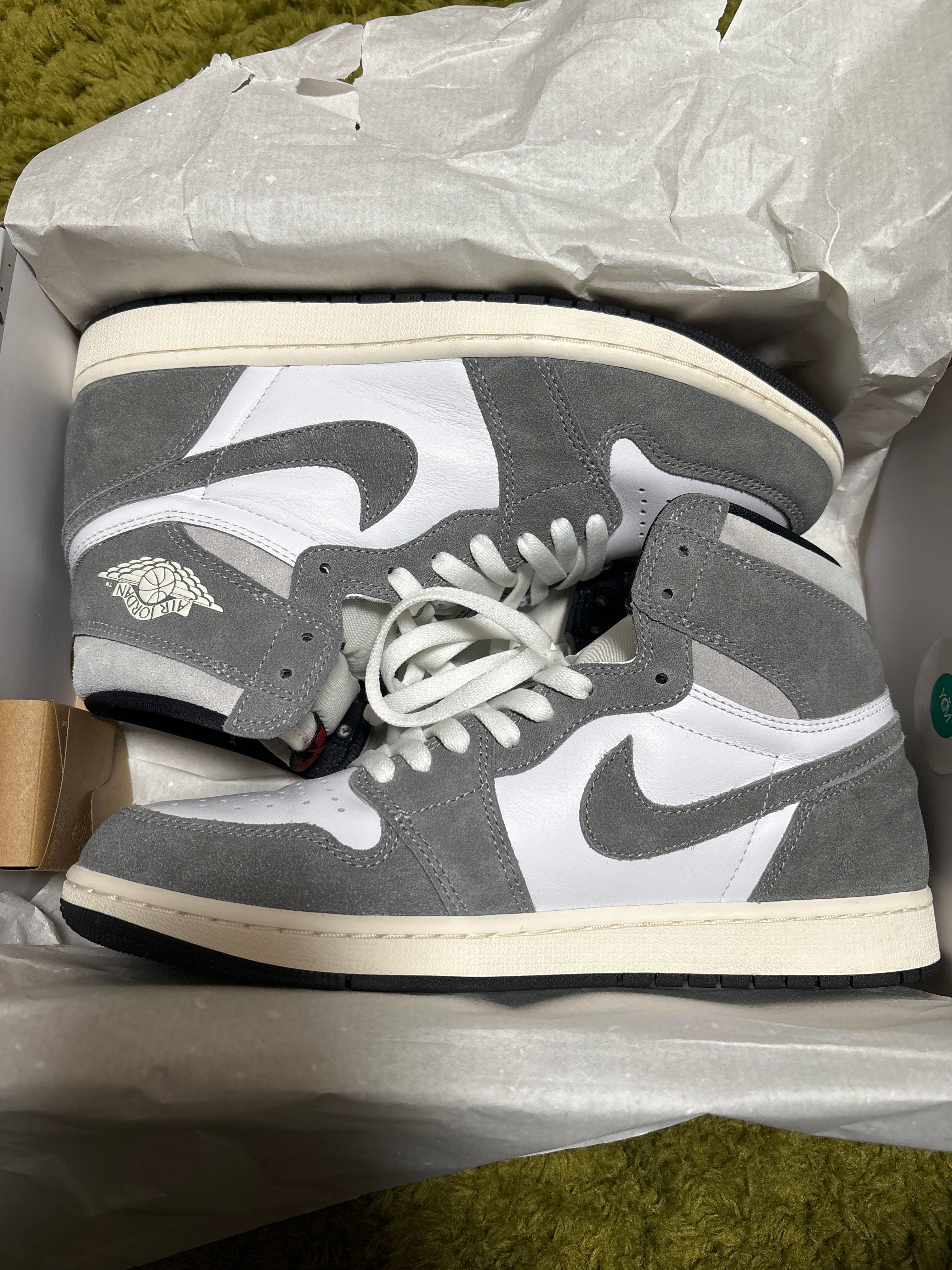 Nike Air Jordan 1 Retro High OG "Black and Smoke Grey"