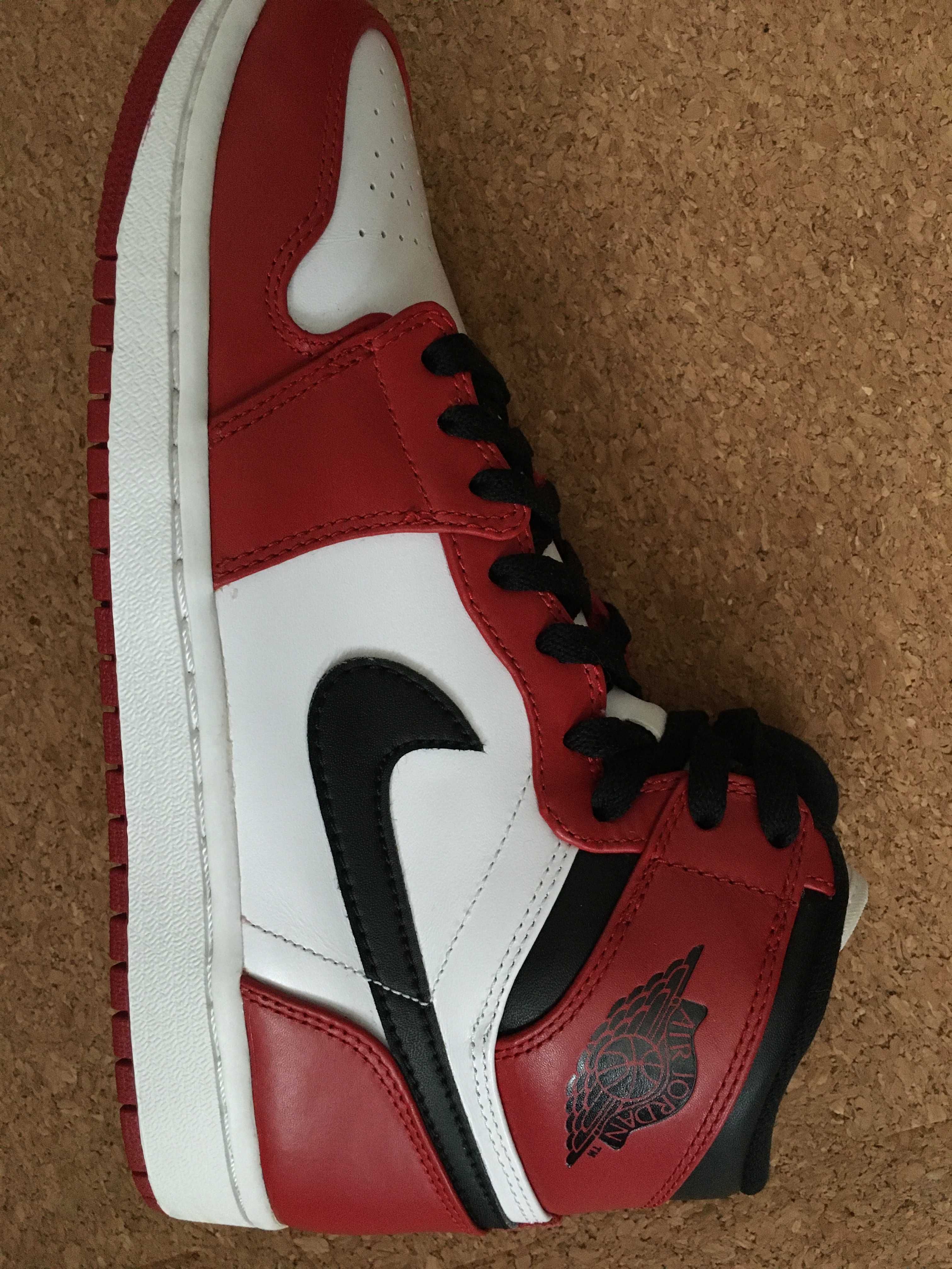 Nike Air Jordan 1 Retro High "Chicago" (2013)