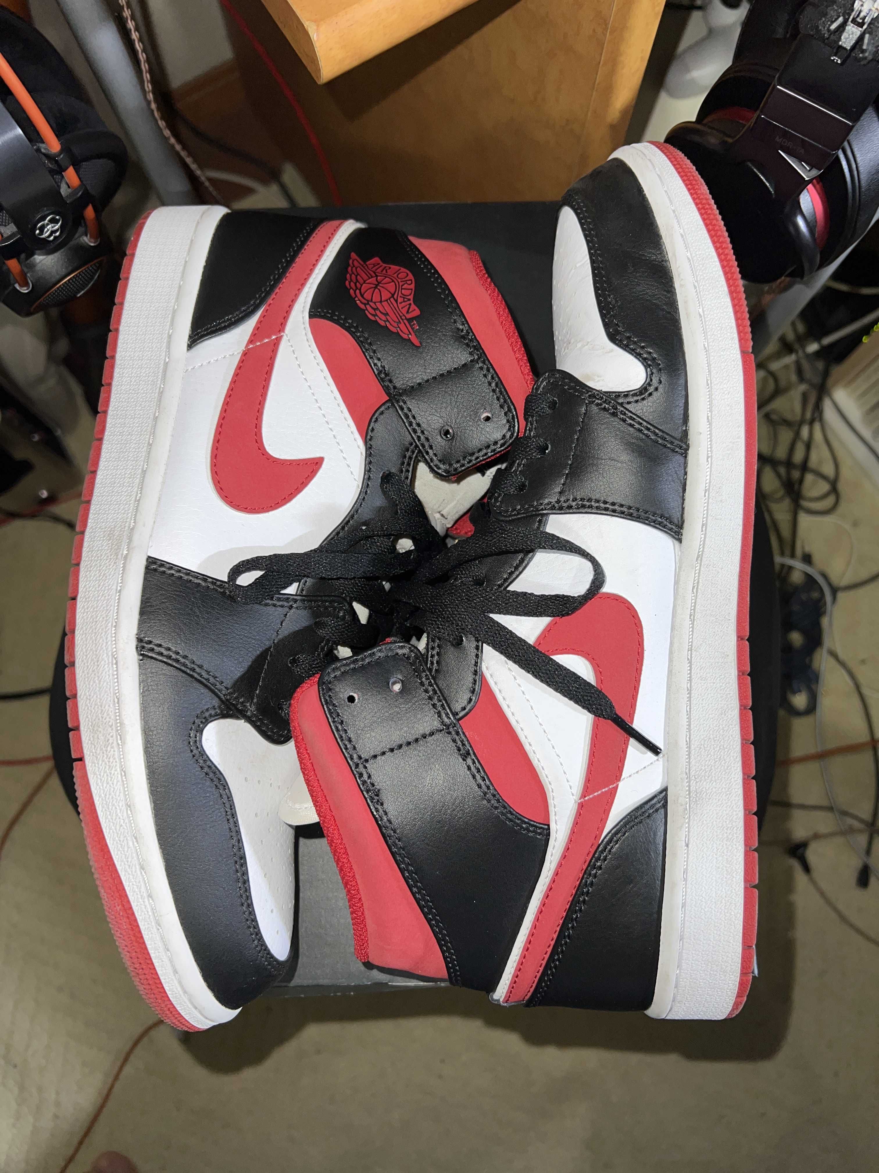 Nike Air Jordan 1 Mid "White/Gym Red Black"