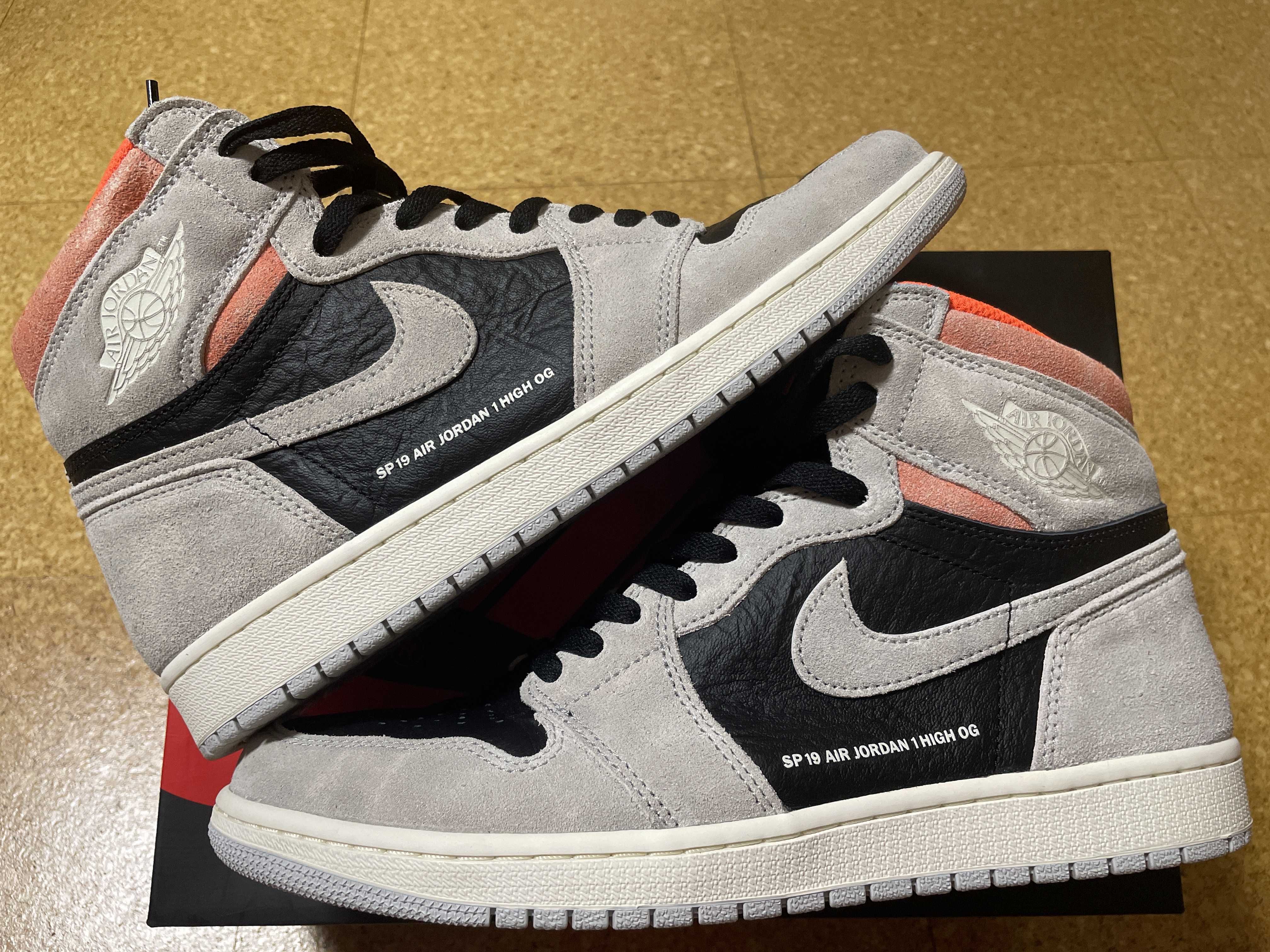 Nike Air Jordan 1 RETRO High OG "Hyper Crimson"