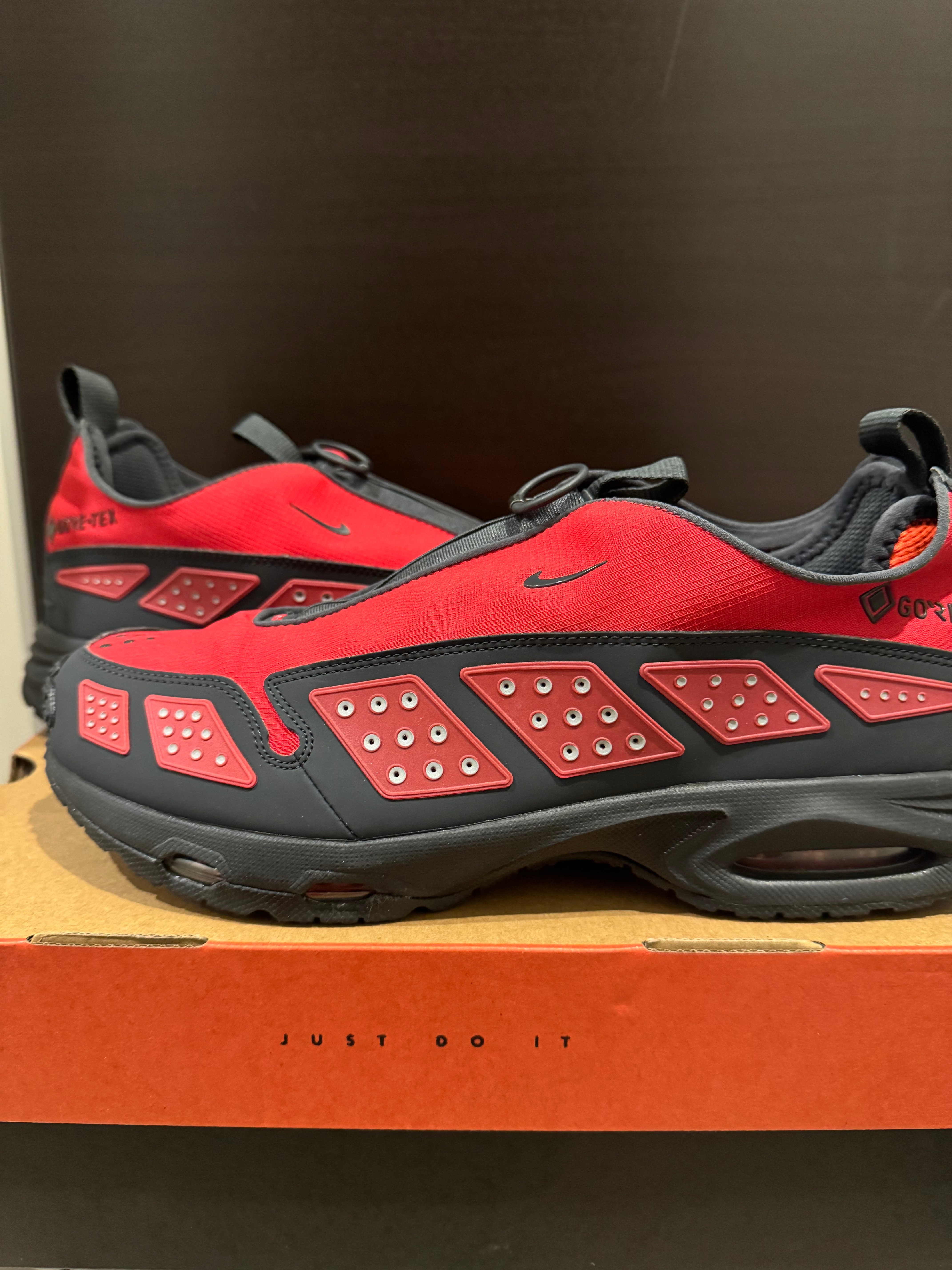 Nike Women's Air Max SNDR GORE-TEX "Dark Smoke Grey and Fire Red"