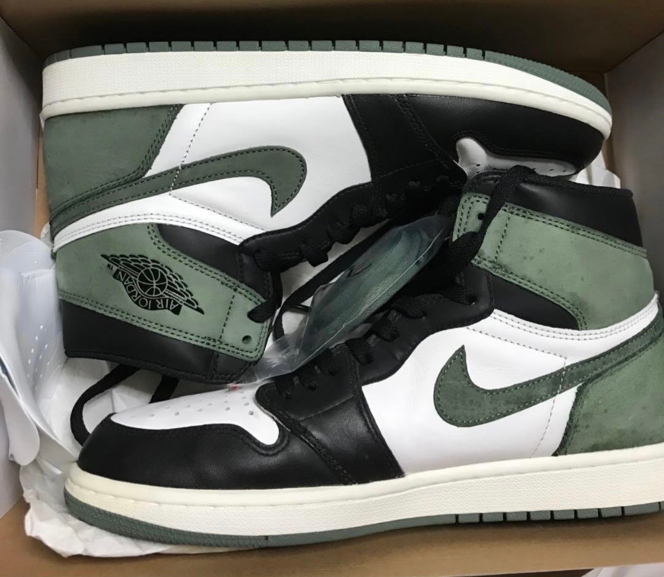 Nike Air Jordan 1 Retro High "Clay Green"