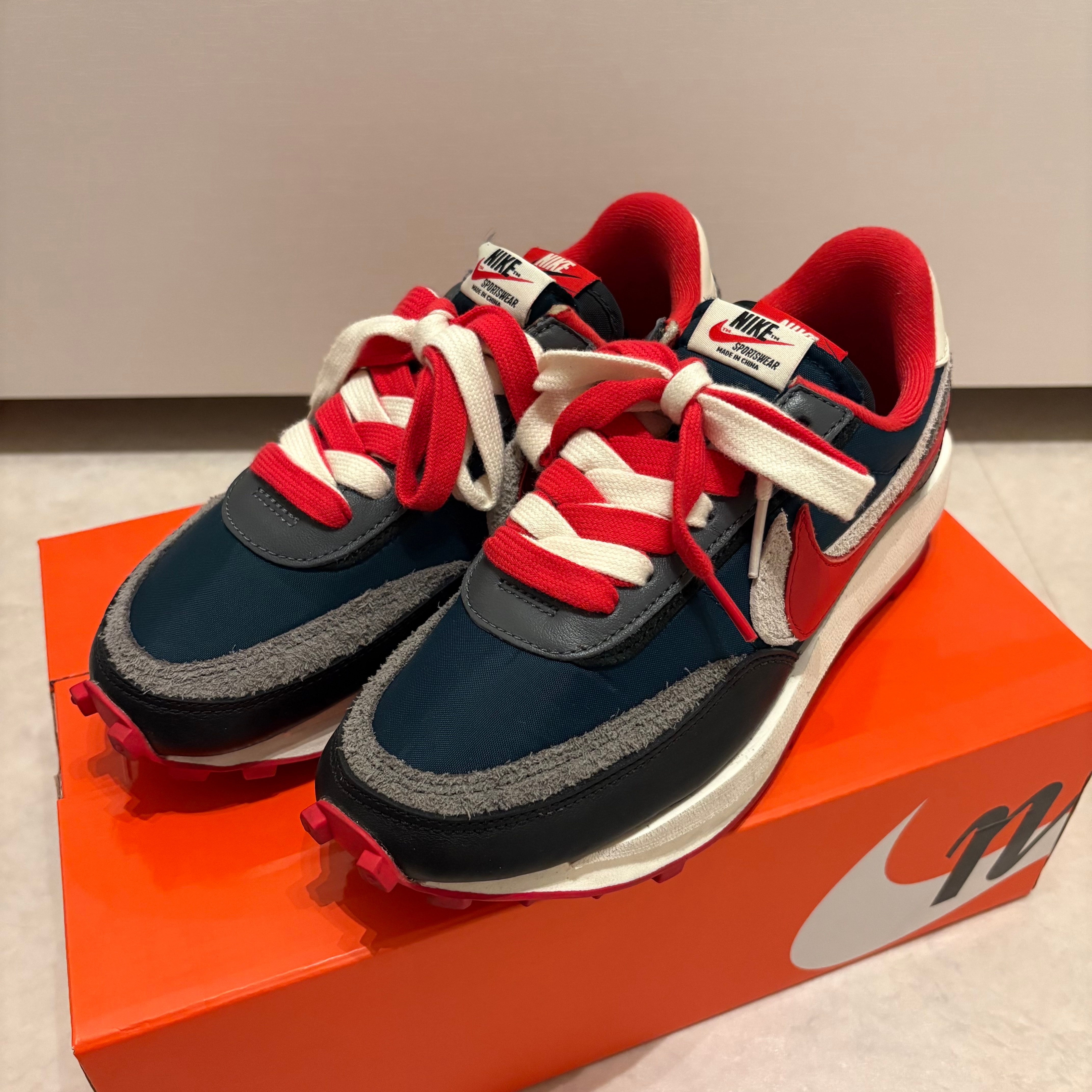 UNDERCOVER × sacai × Nike LD Waffle "Midnight Spruce/Pale Ivory-Dark Grey-University Red"