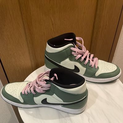 NIKE Women's AIR JORDAN 1 MID SE "DUTCH GREEN"