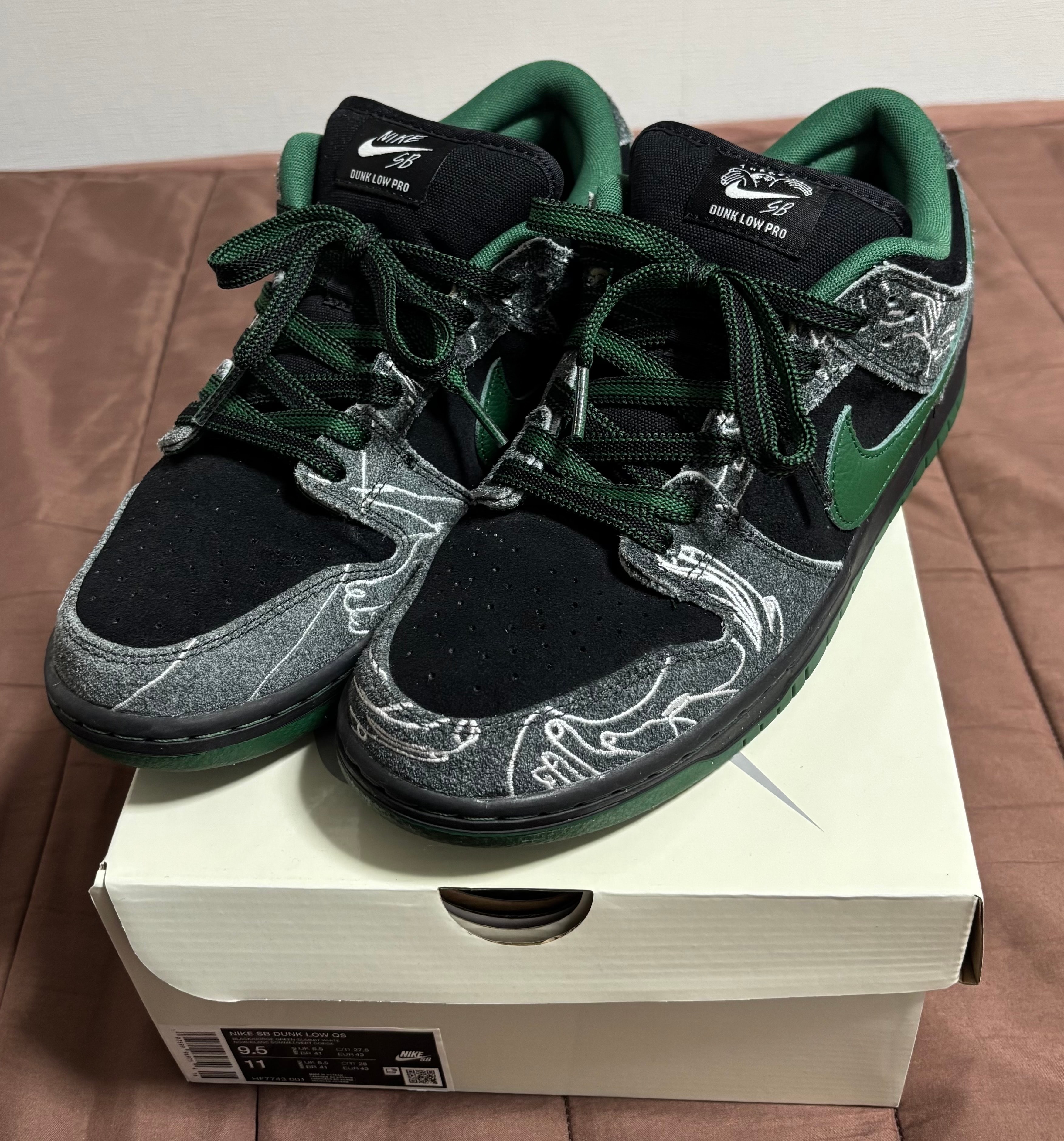 There Skateboards × Nike SB Dunk Low Pro "Anthracite and Gorge Green"