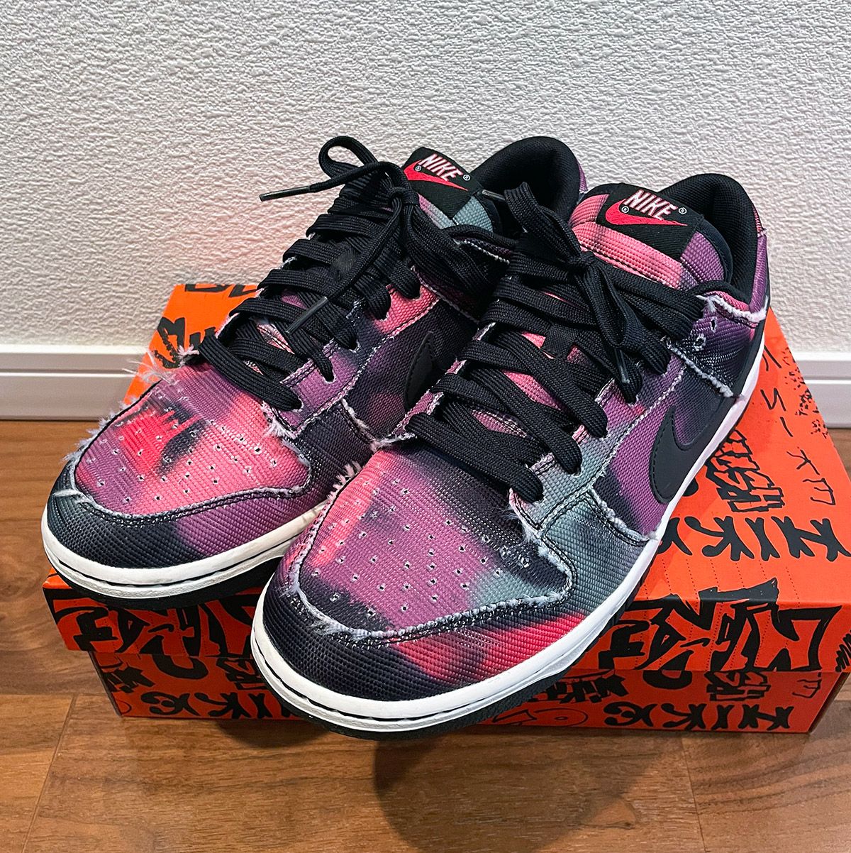 Nike Dunk Low Graffiti "Pink/Black"