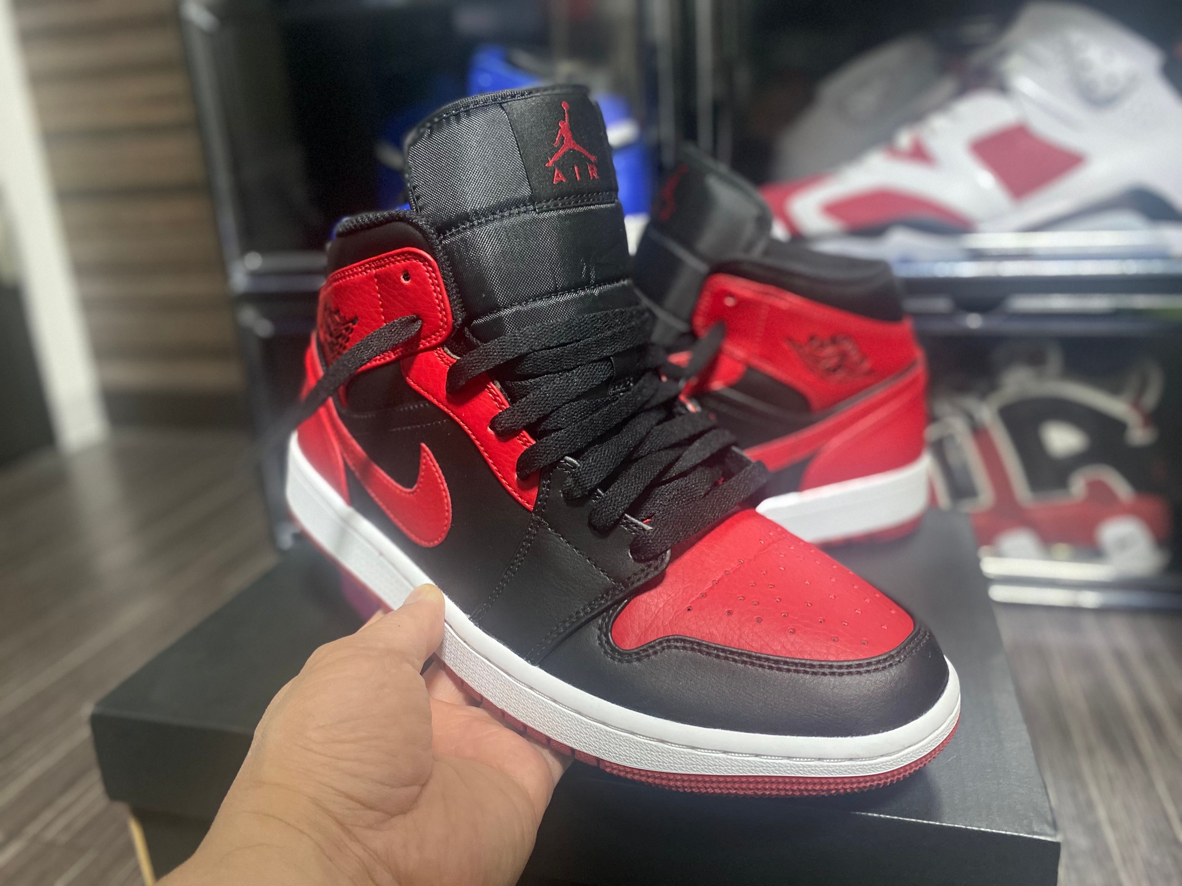 Nike Air Jordan 1 Mid "Bred"