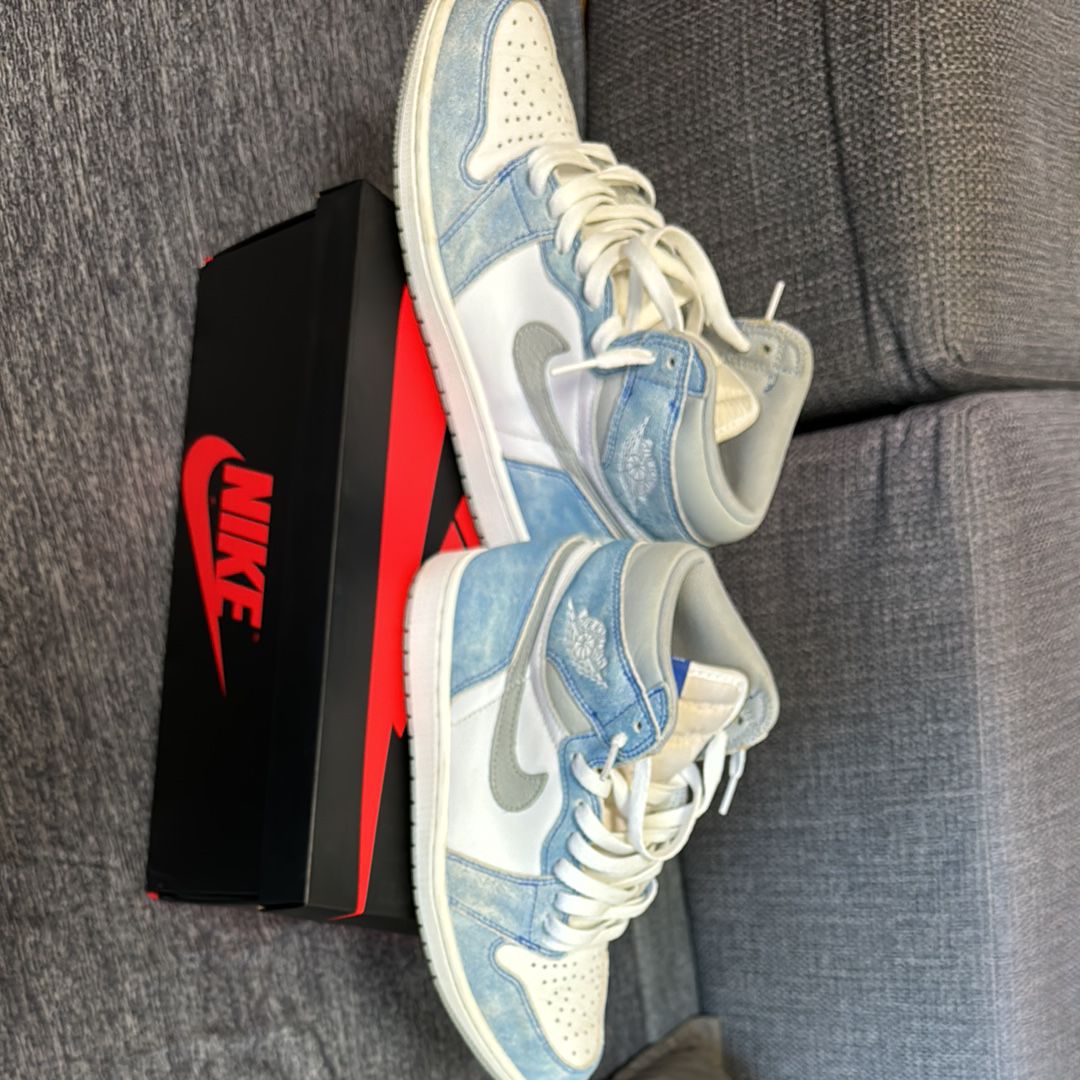 Nike Air Jordan 1 High OG "Hyper Royal"