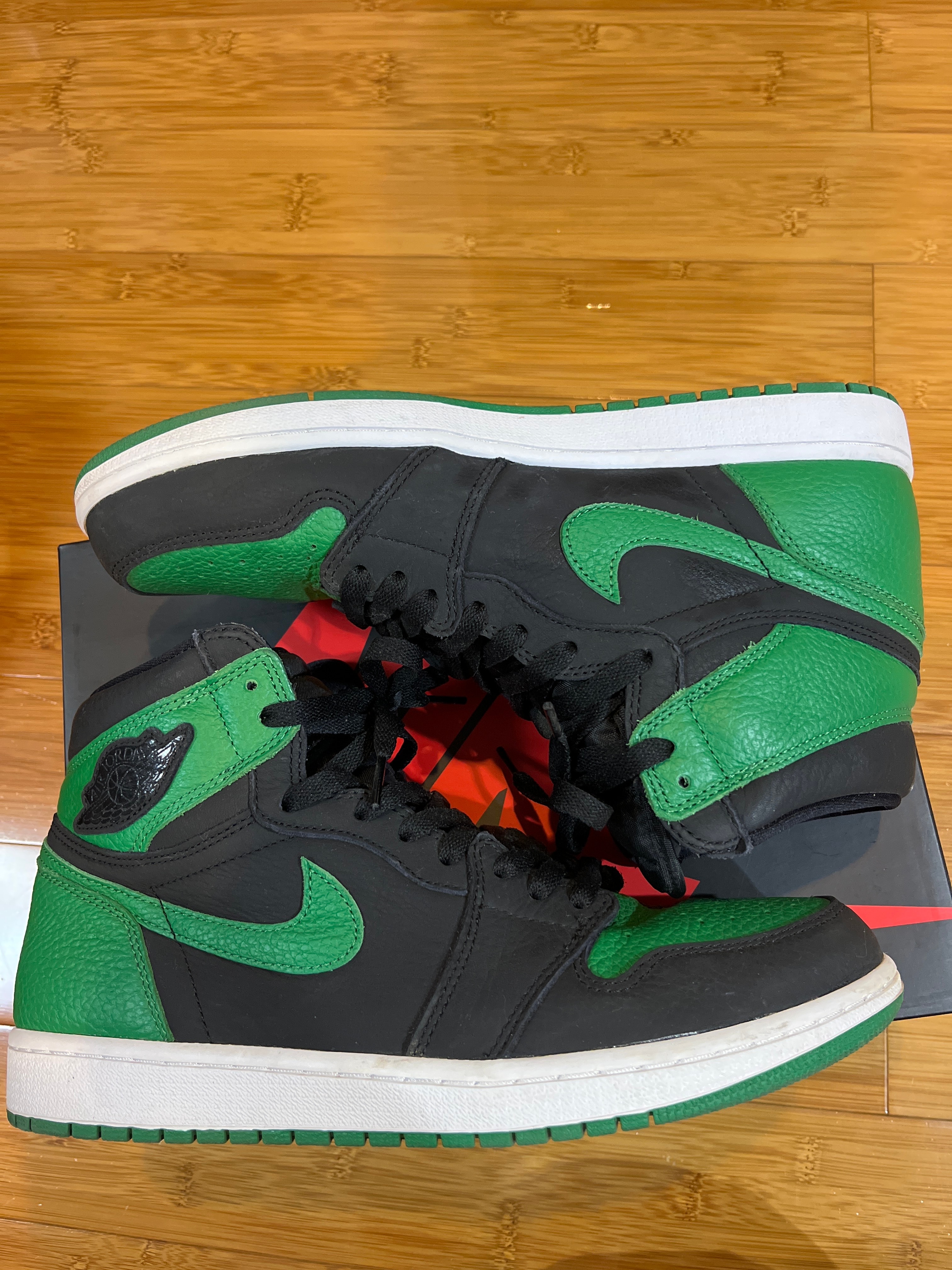 Nike Air Jordan 1 Retro High OG "Black/Pine Green" (2020)
