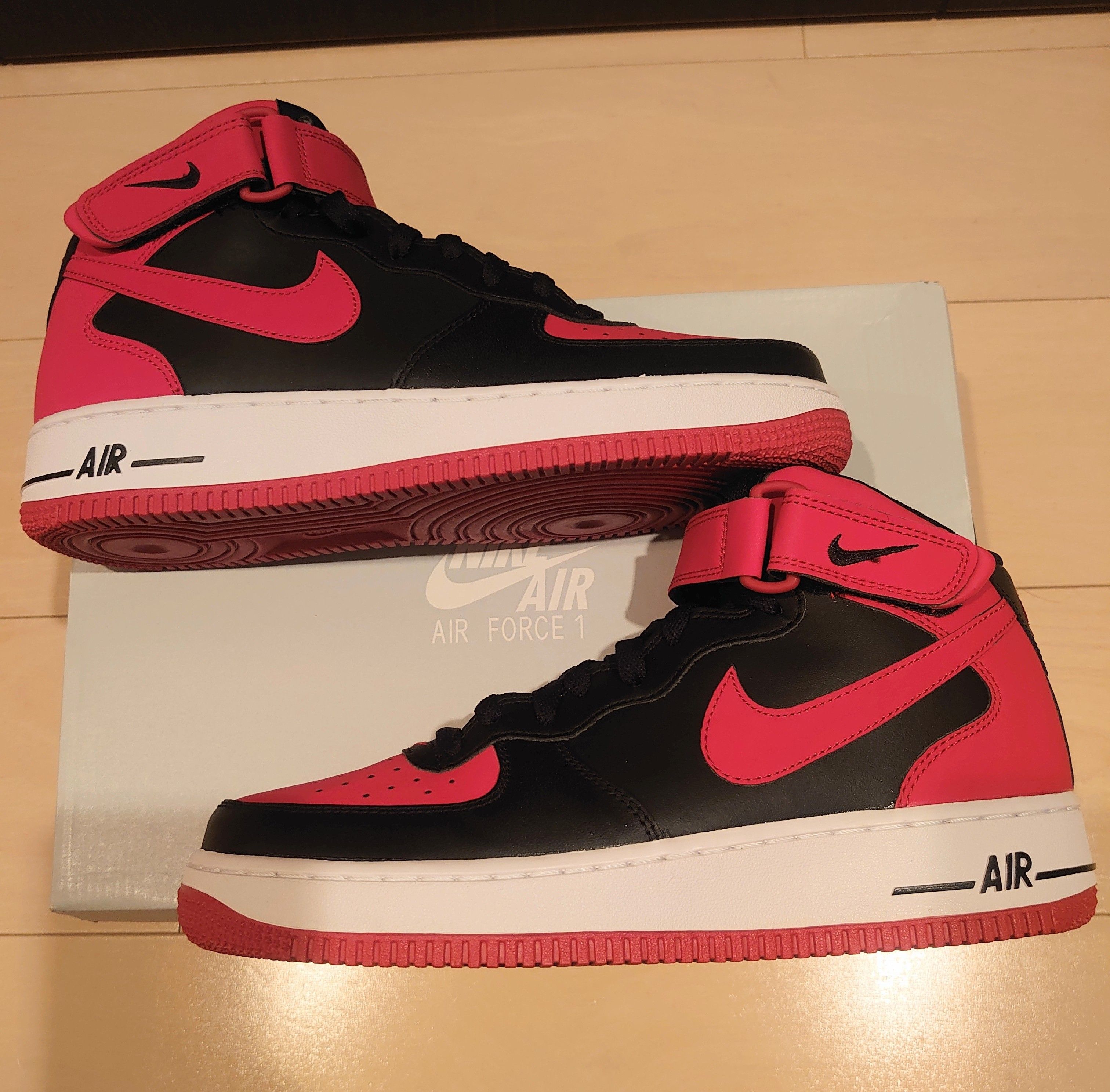 Nike Air Force 1 Mid "Bred"