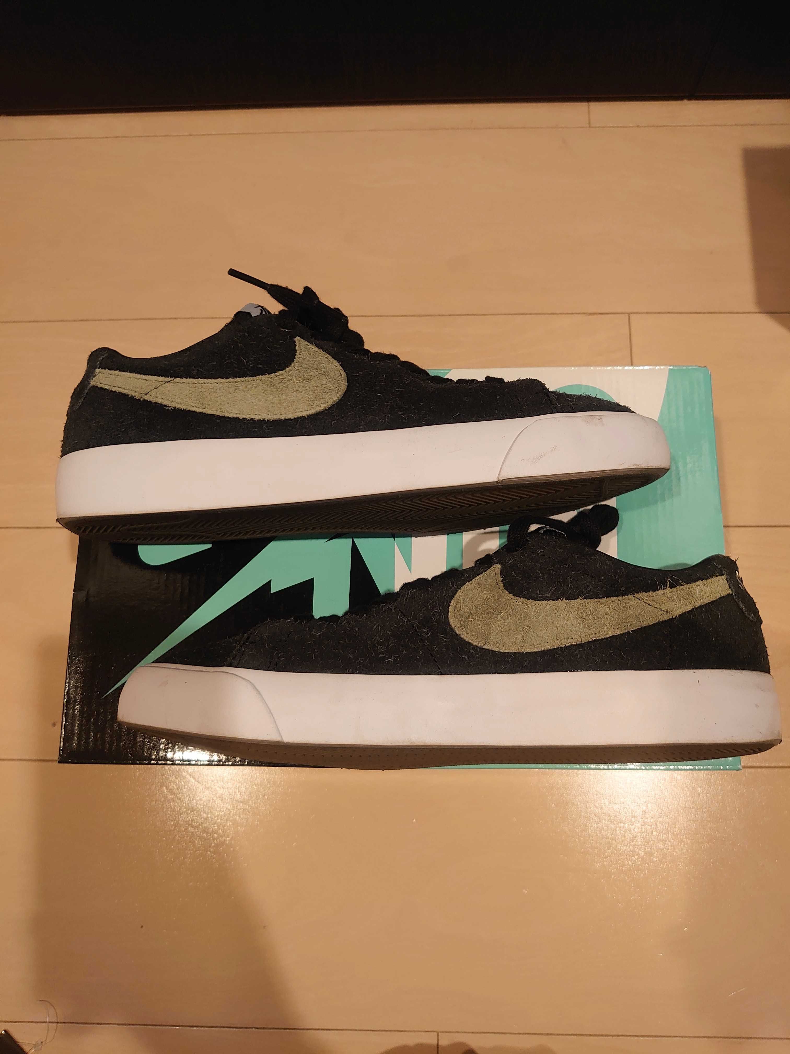 Stussy × Nike SB Blazer Low "Black/Palm Green"