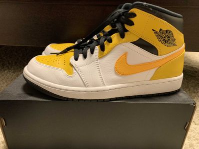 Nike Air Jordan 1 Mid "University Gold"