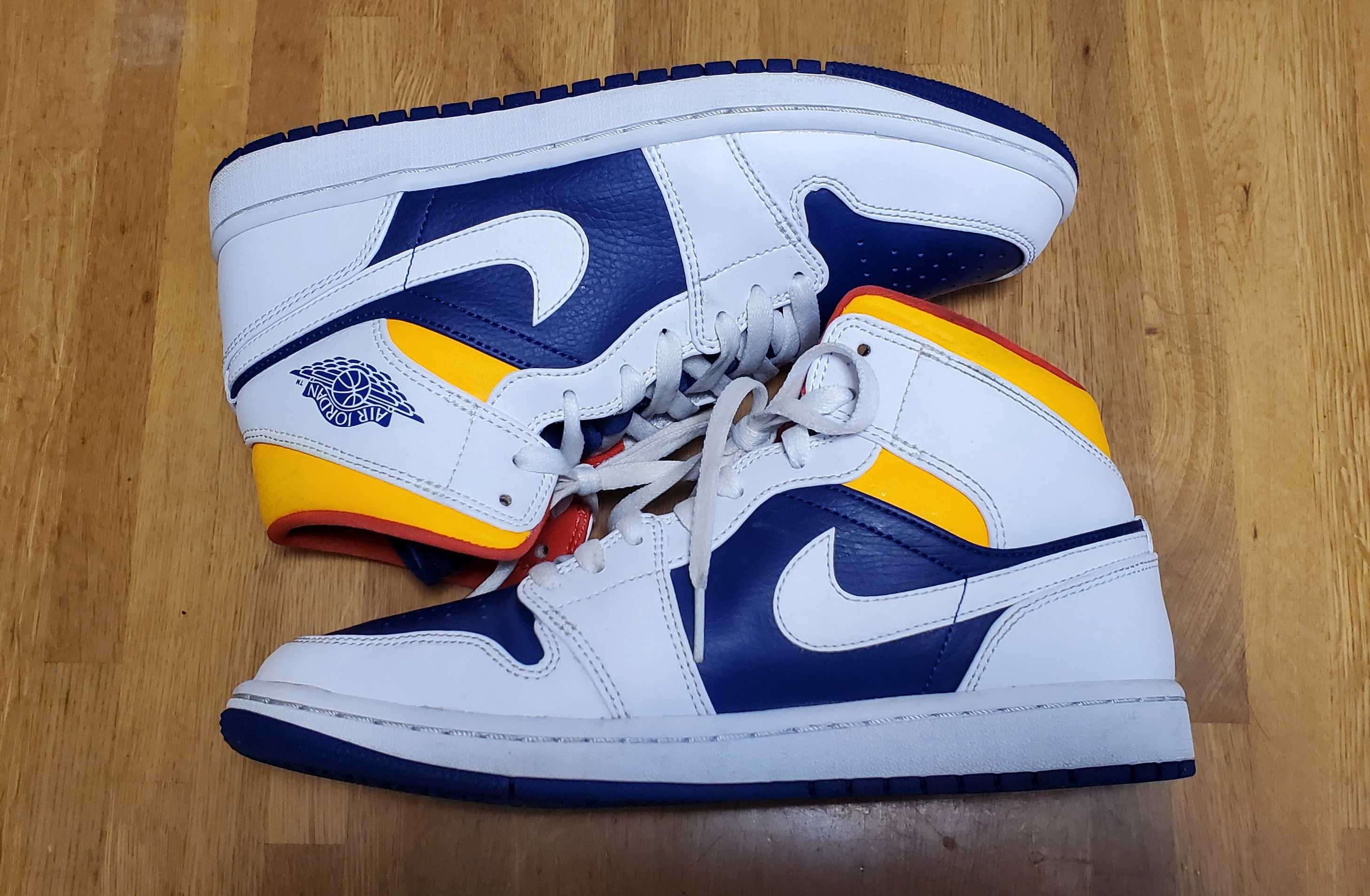 NIKE AIR JORDAN 1 MID "WHITE/NAVY/YELLOW"