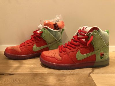 Nike SB Dunk High "Strawberry Cough"