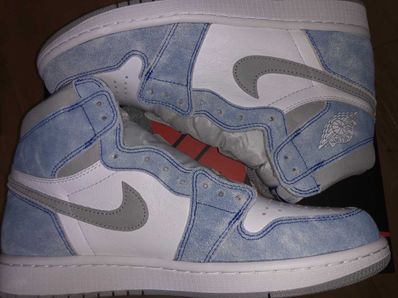 Nike Air Jordan 1 High OG "Hyper Royal"