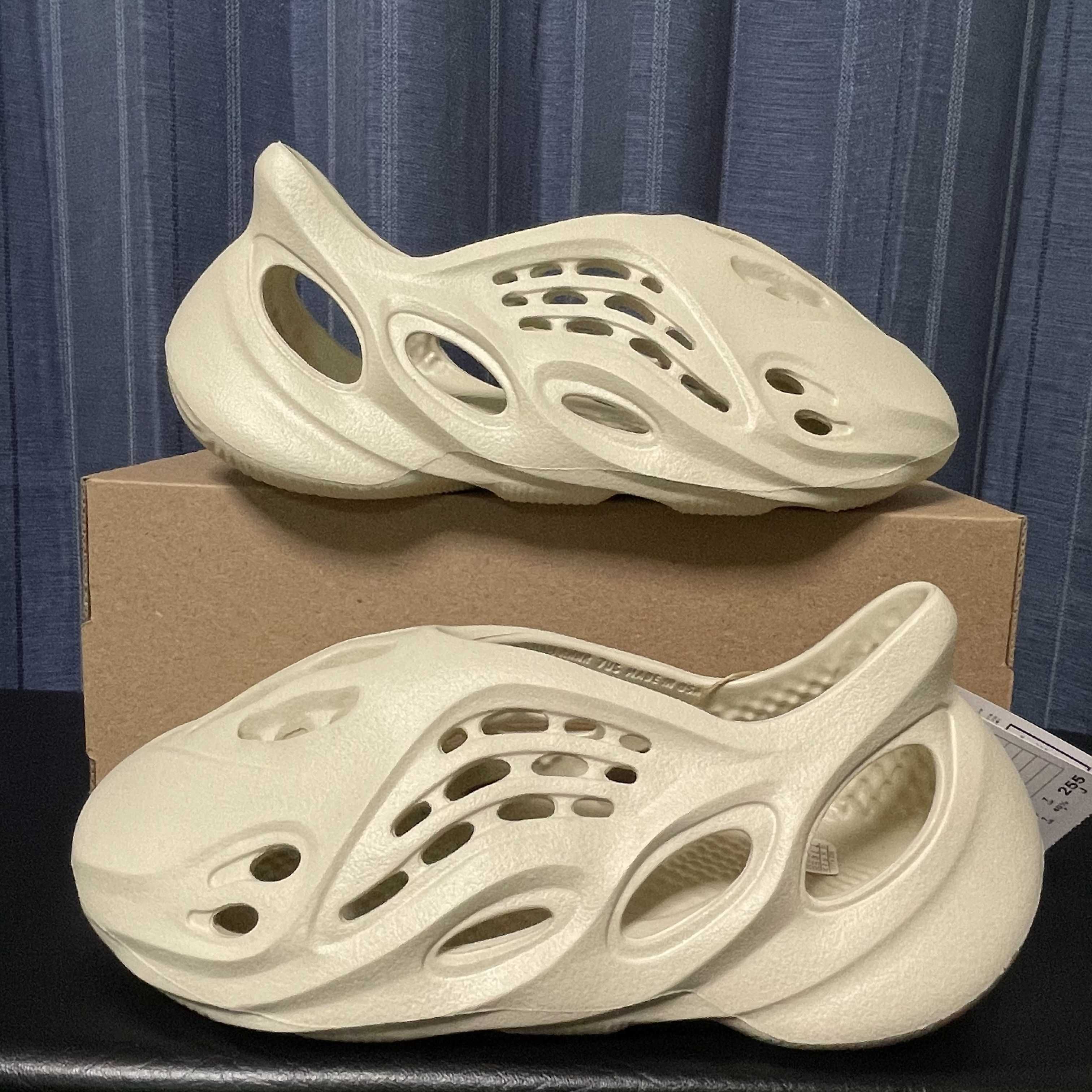 adidas YEEZY Foam Runner "Sand"