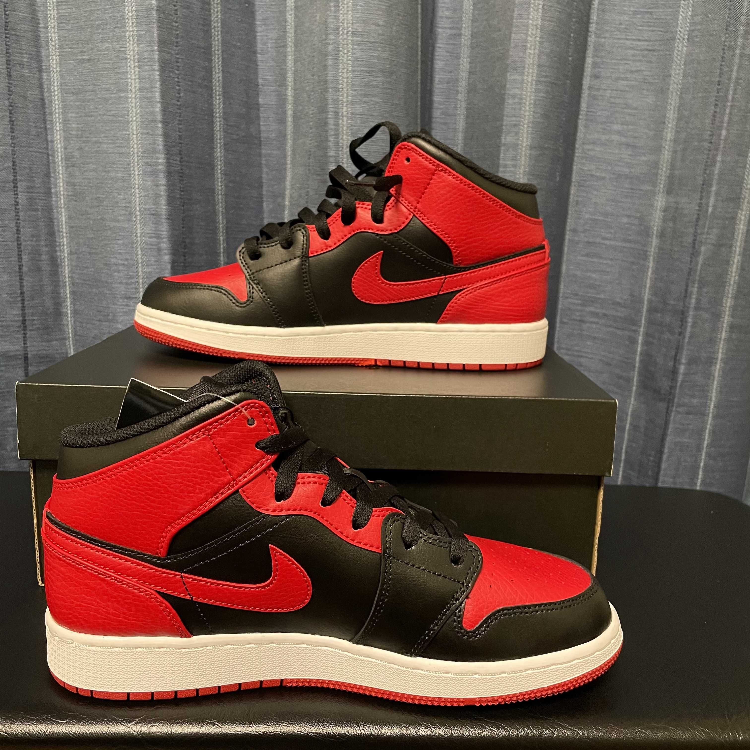 Nike GS Air Jordan 1 Mid "Bred"