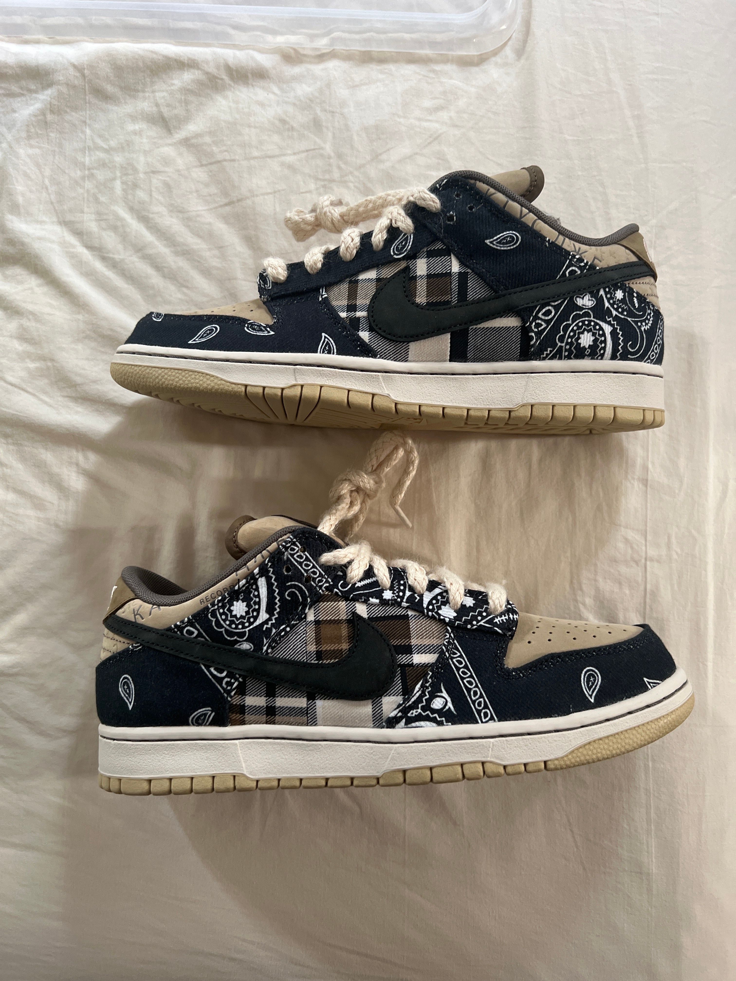 Travis Scott × Nike SB Dunk Low "Black/Parachute Beige"