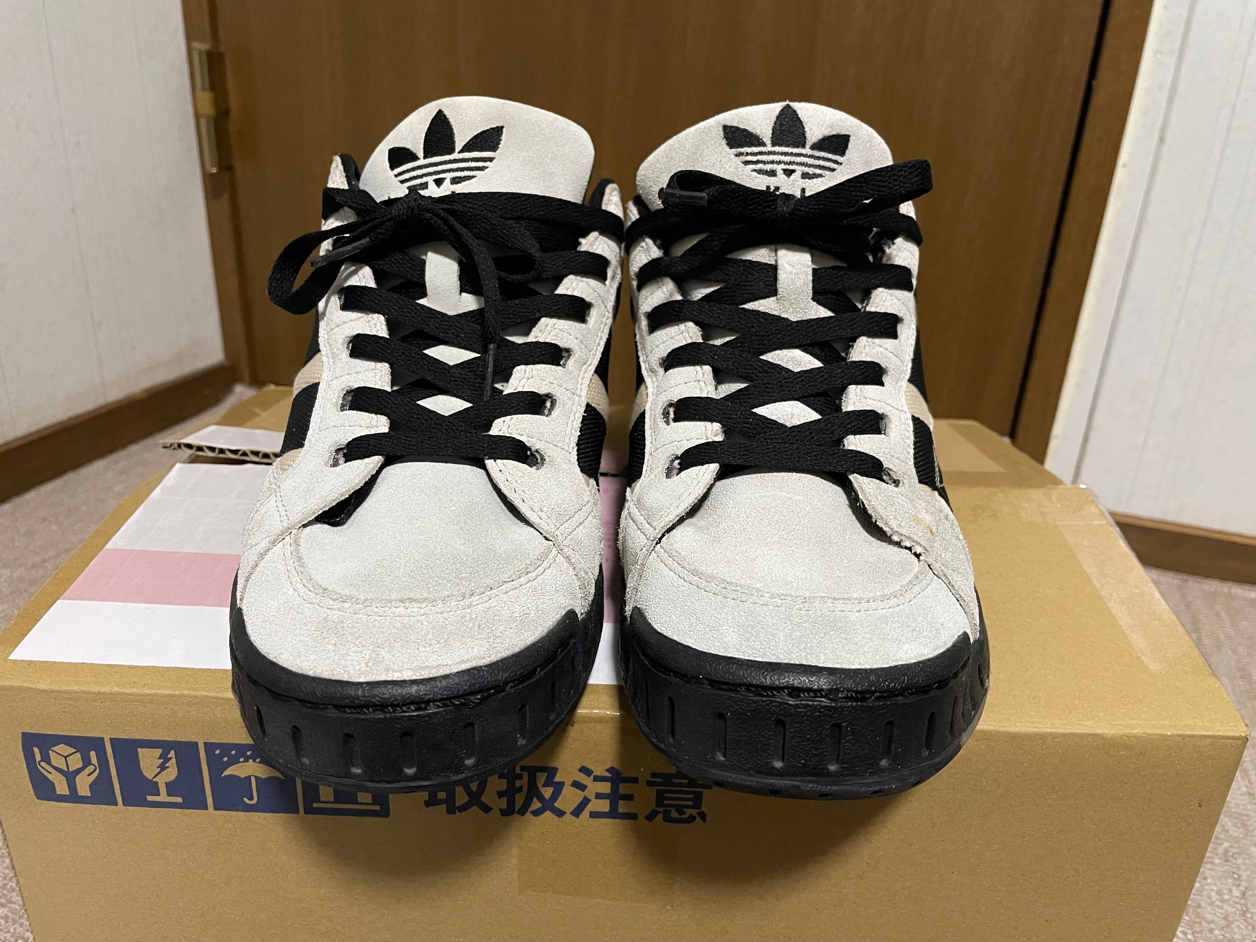 アディダス ロースーツ "ワンダーベージュ/コアブラック"