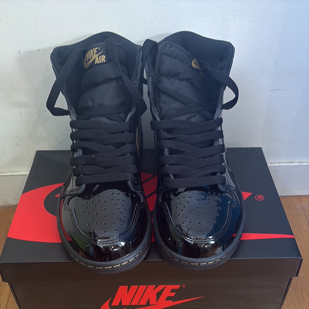 Nike Air Jordan 1 High OG "Black-Metalic Gold"