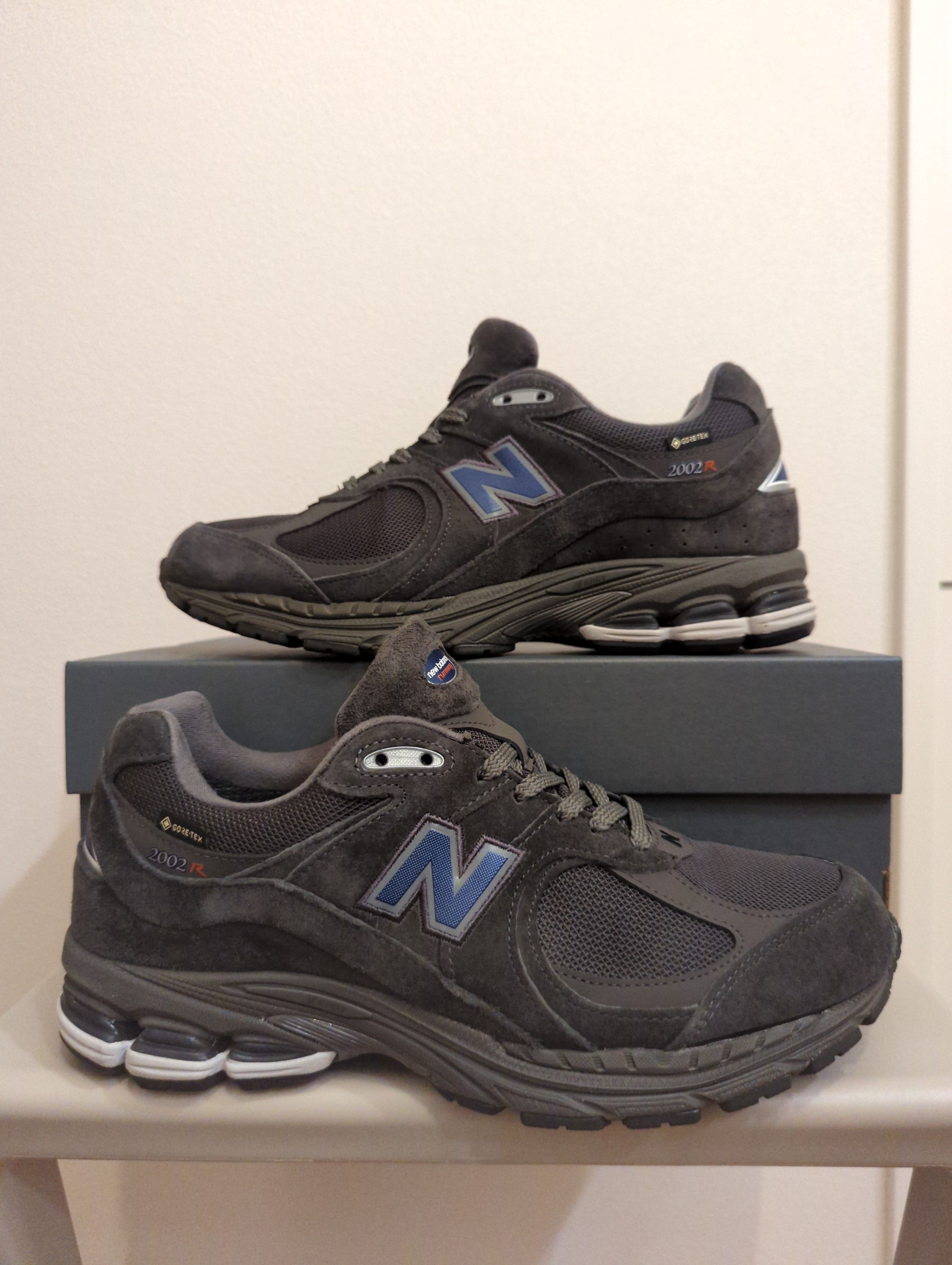 BEAMS × New Balance 2002R GORE-TEX "Charcoal"