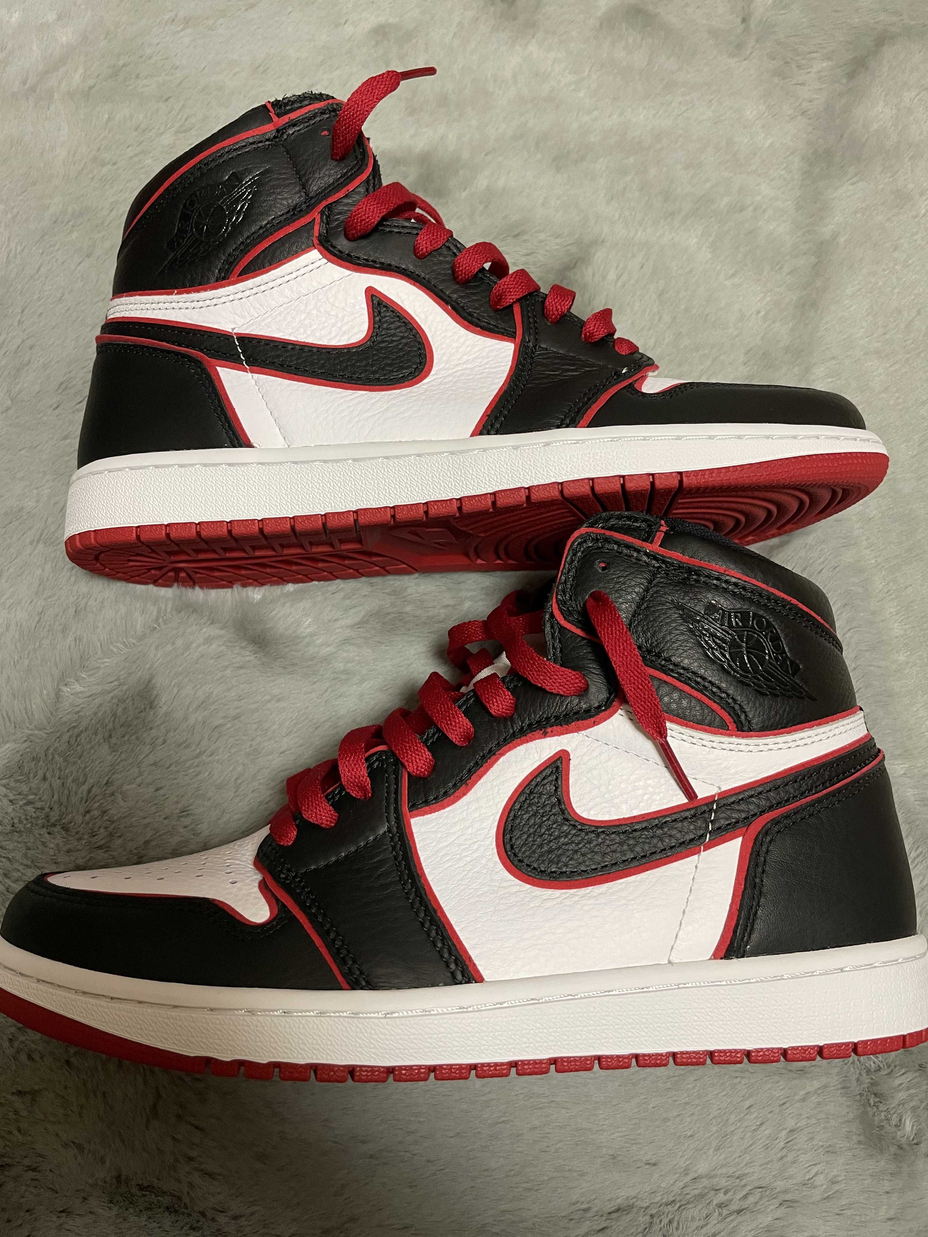 Nike Air Jordan 1 Retro High OG "Blood Line"   