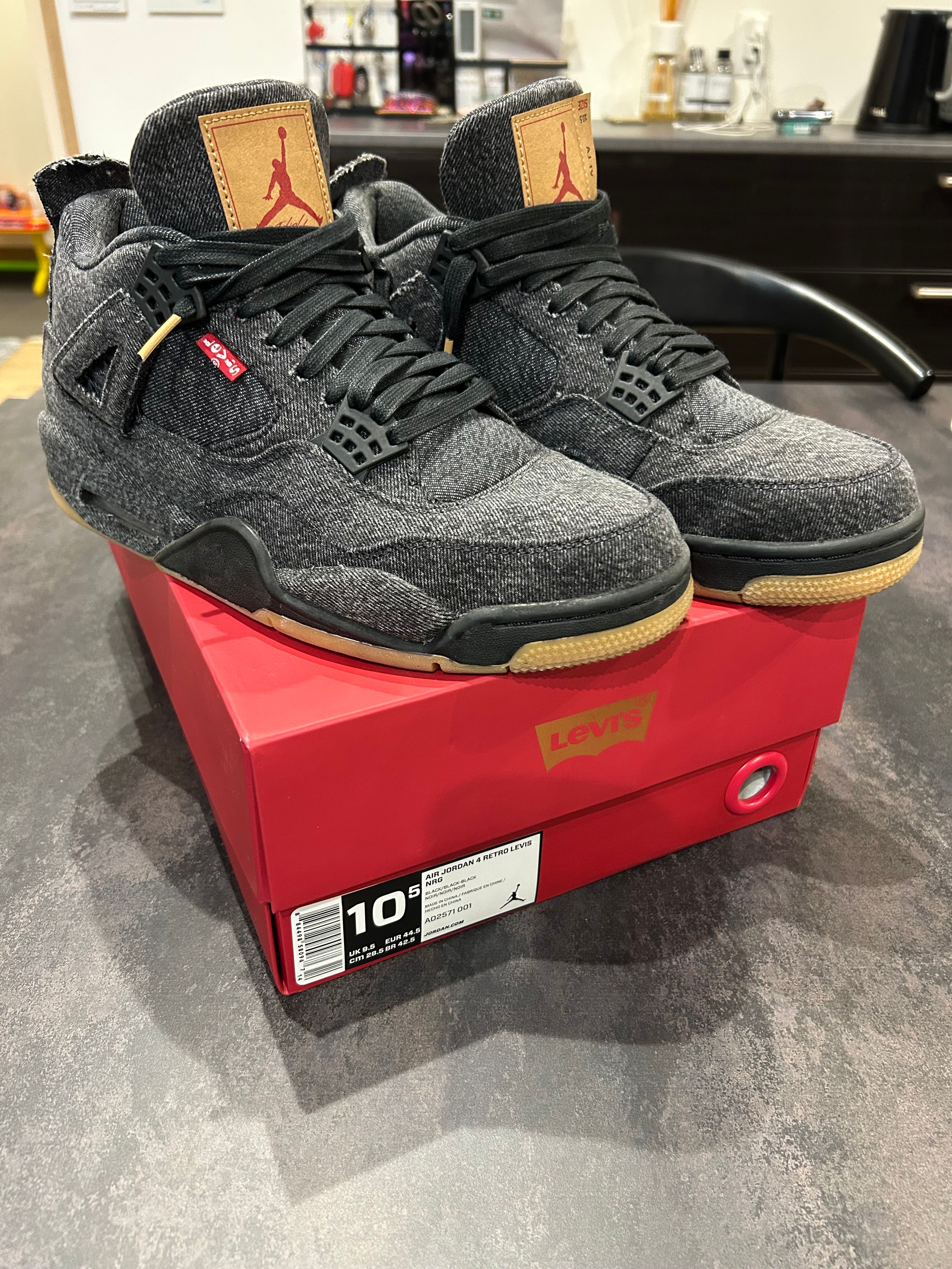 Nike × Levi's Air Jordan 4 "Black Denim" (Tag: LEVIS®)