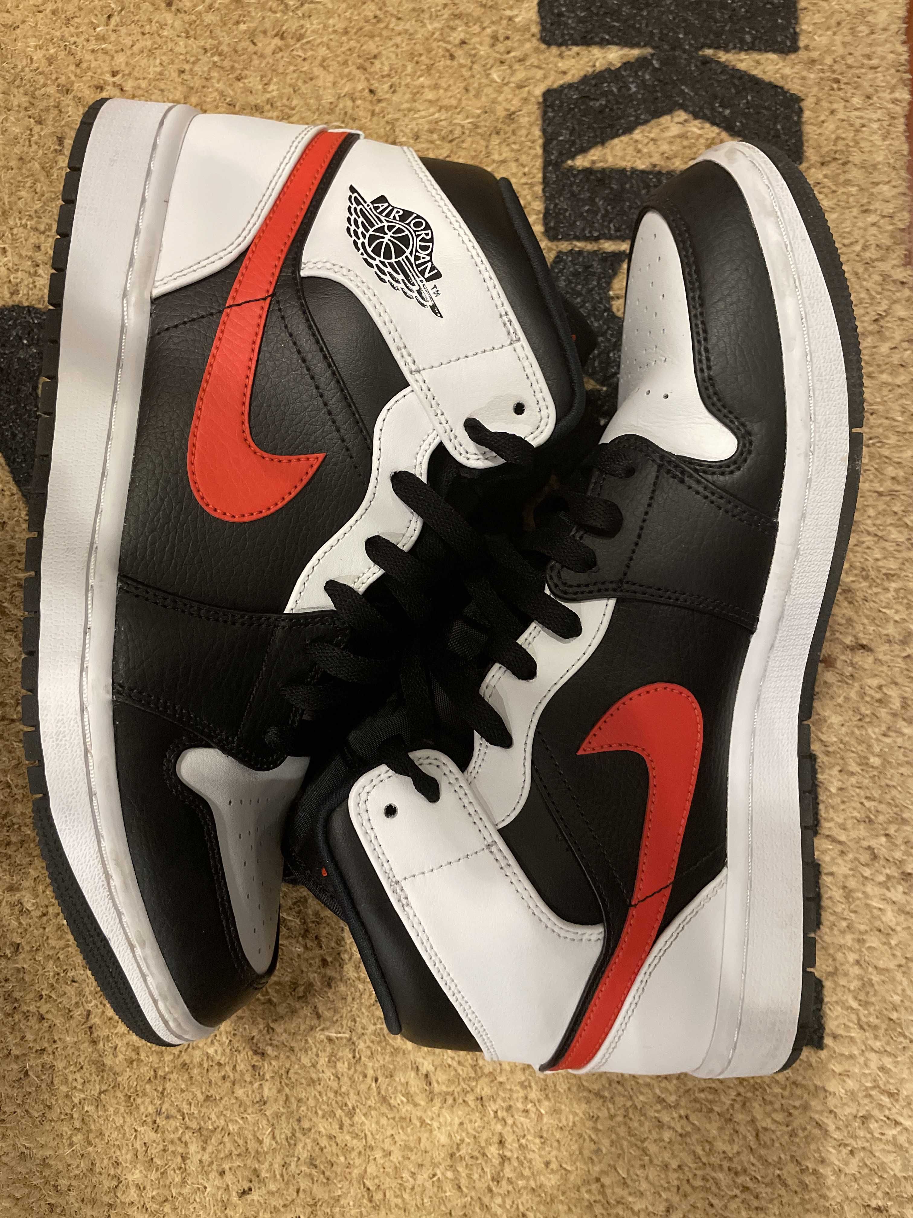 NIKE AIR JORDAN 1 MID "BLACK/CHILE RED/WHITE"