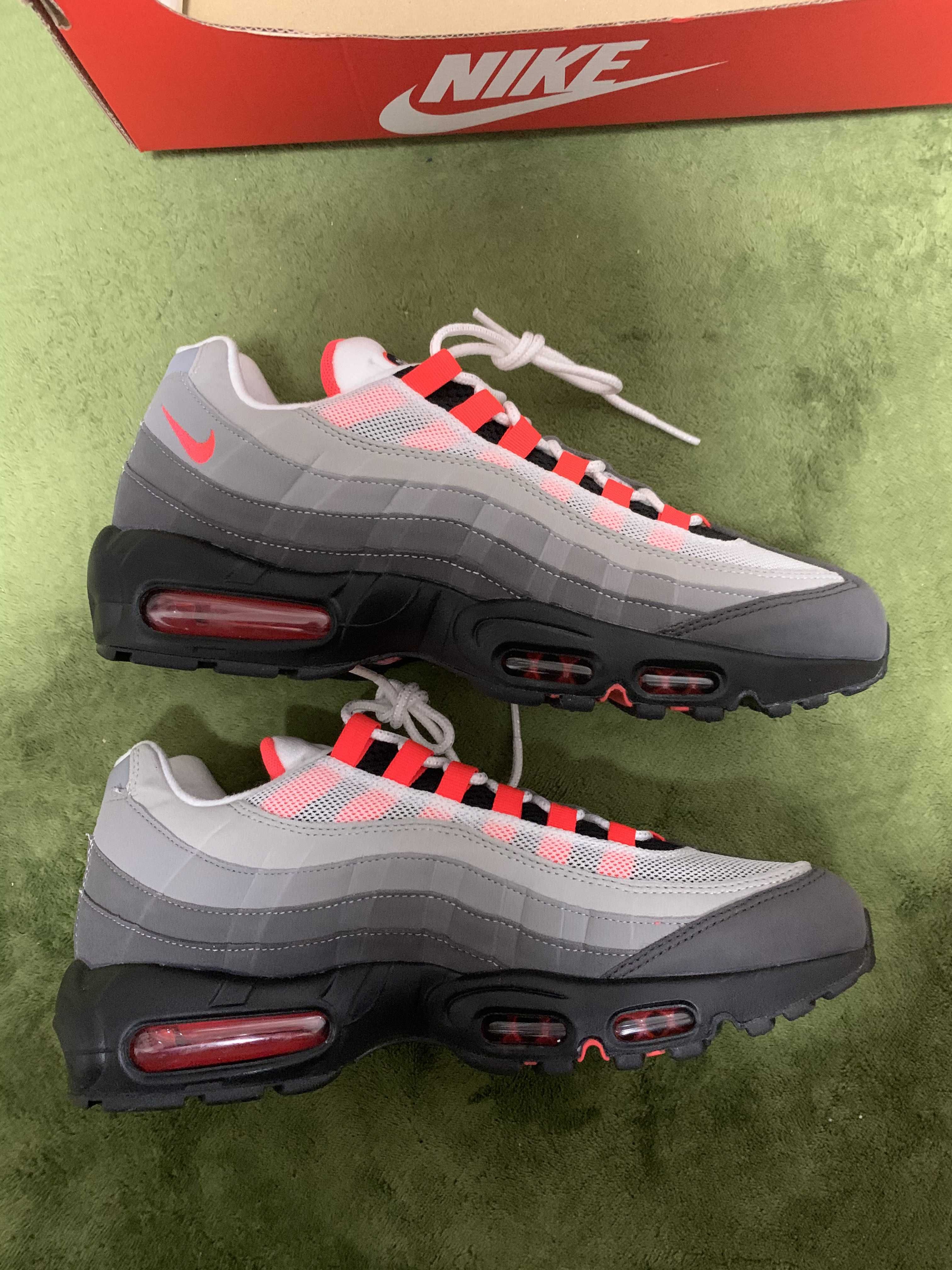 Nike Air Max 95 OG "White/Solar Red"
