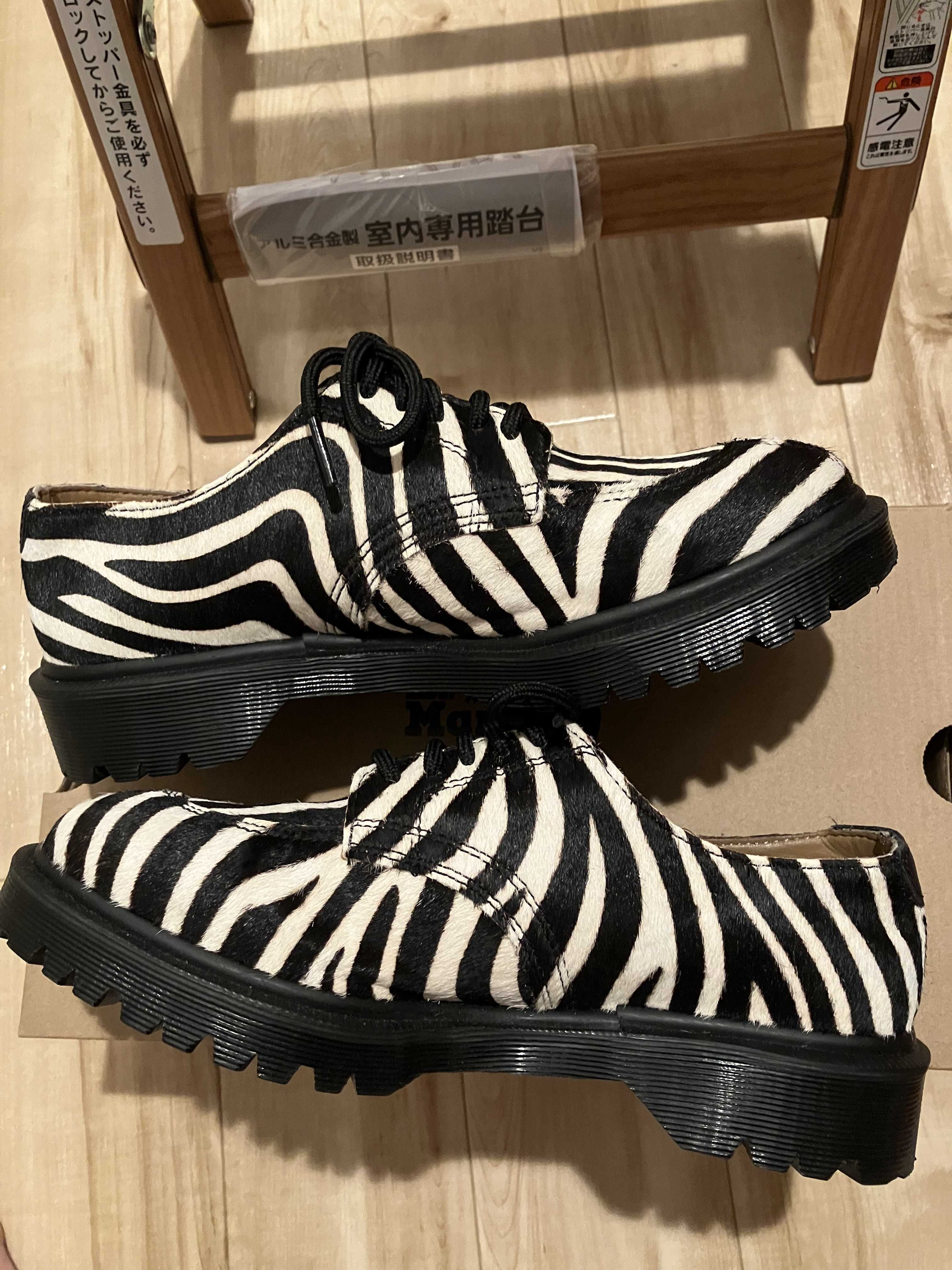 SUPREME × Dr.Martens SPLIT TOE 5-EYE SHOE "ZEBRA"