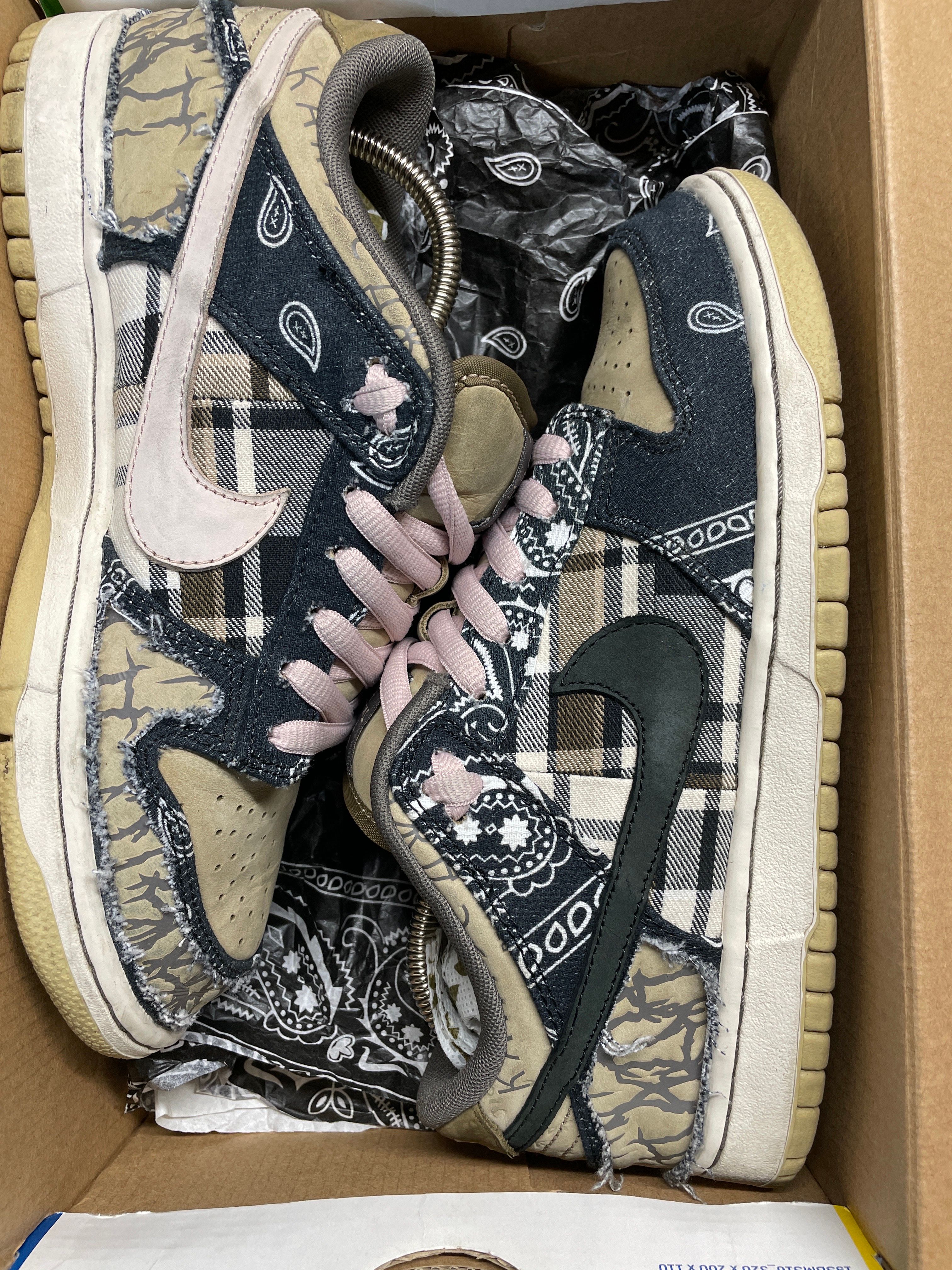 Travis Scott × Nike SB Dunk Low "Black/Parachute Beige"