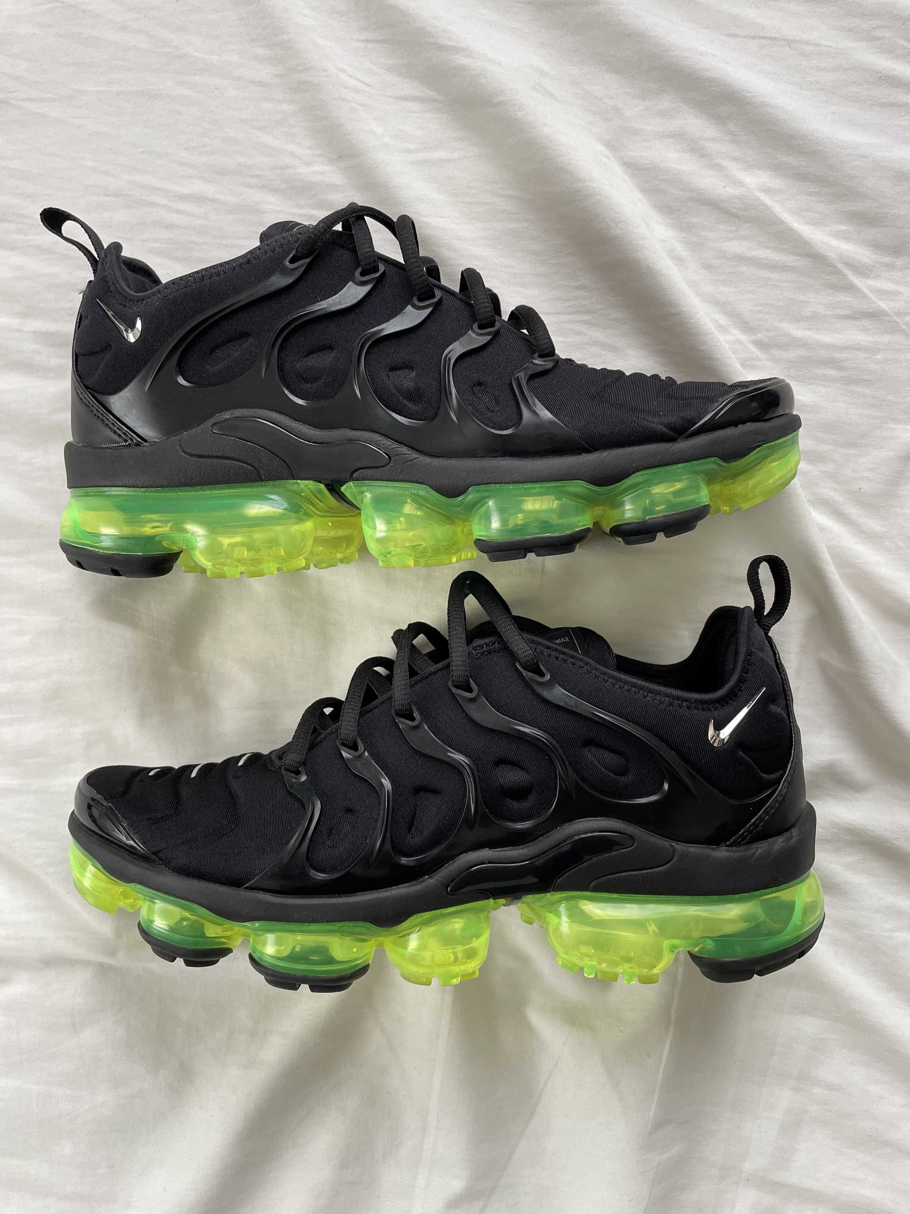 Nike Air Vapormax Plus "Black/Volt Sole"