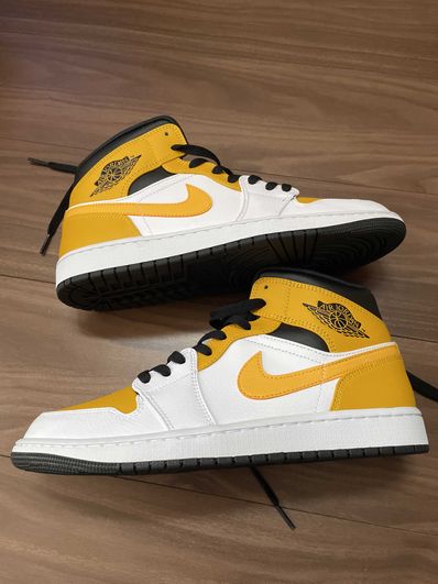 Nike Air Jordan 1 Mid "University Gold"