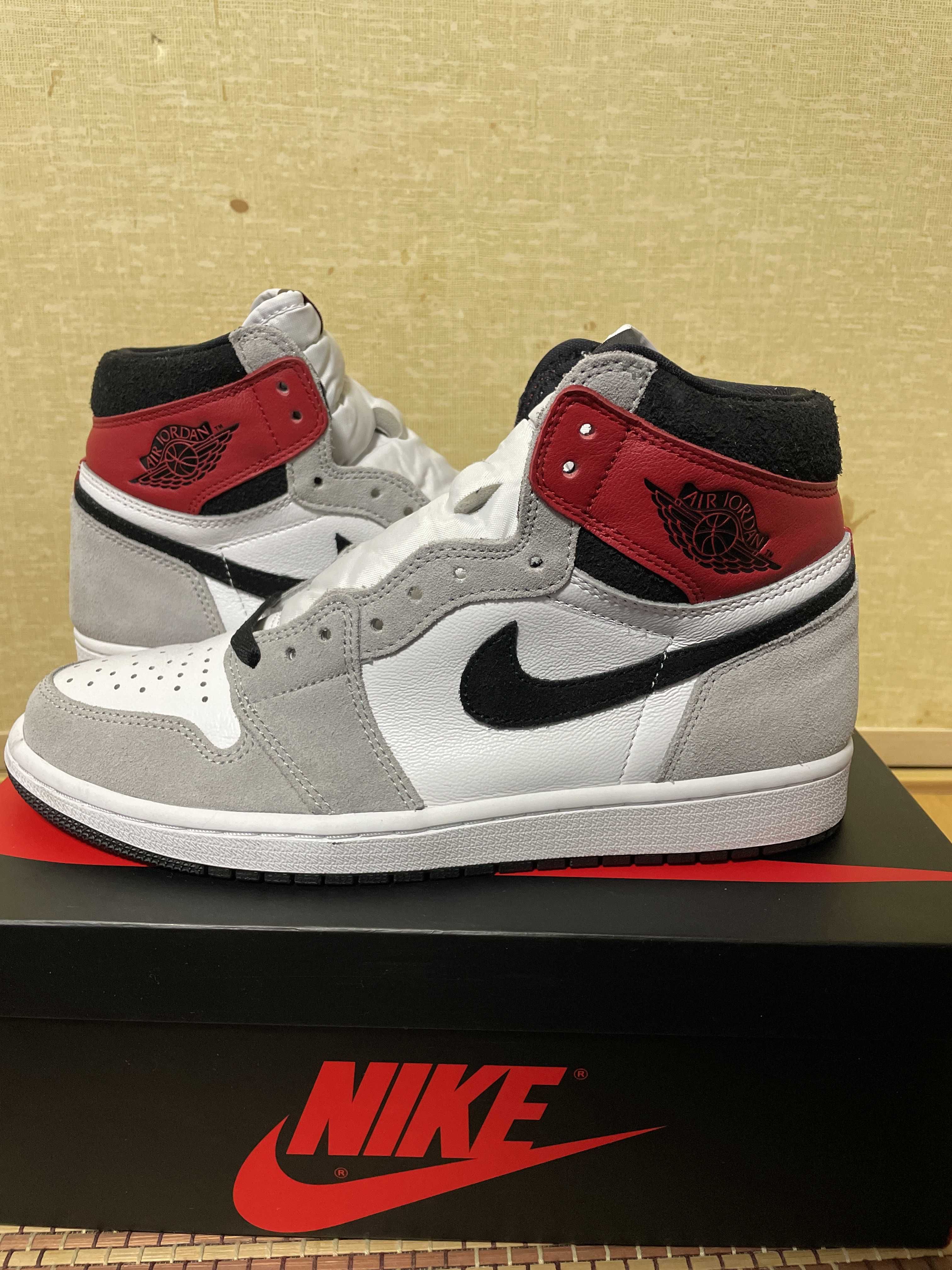 Nike Air Jordan 1 High OG "White/Black/Light Smoke Grey"