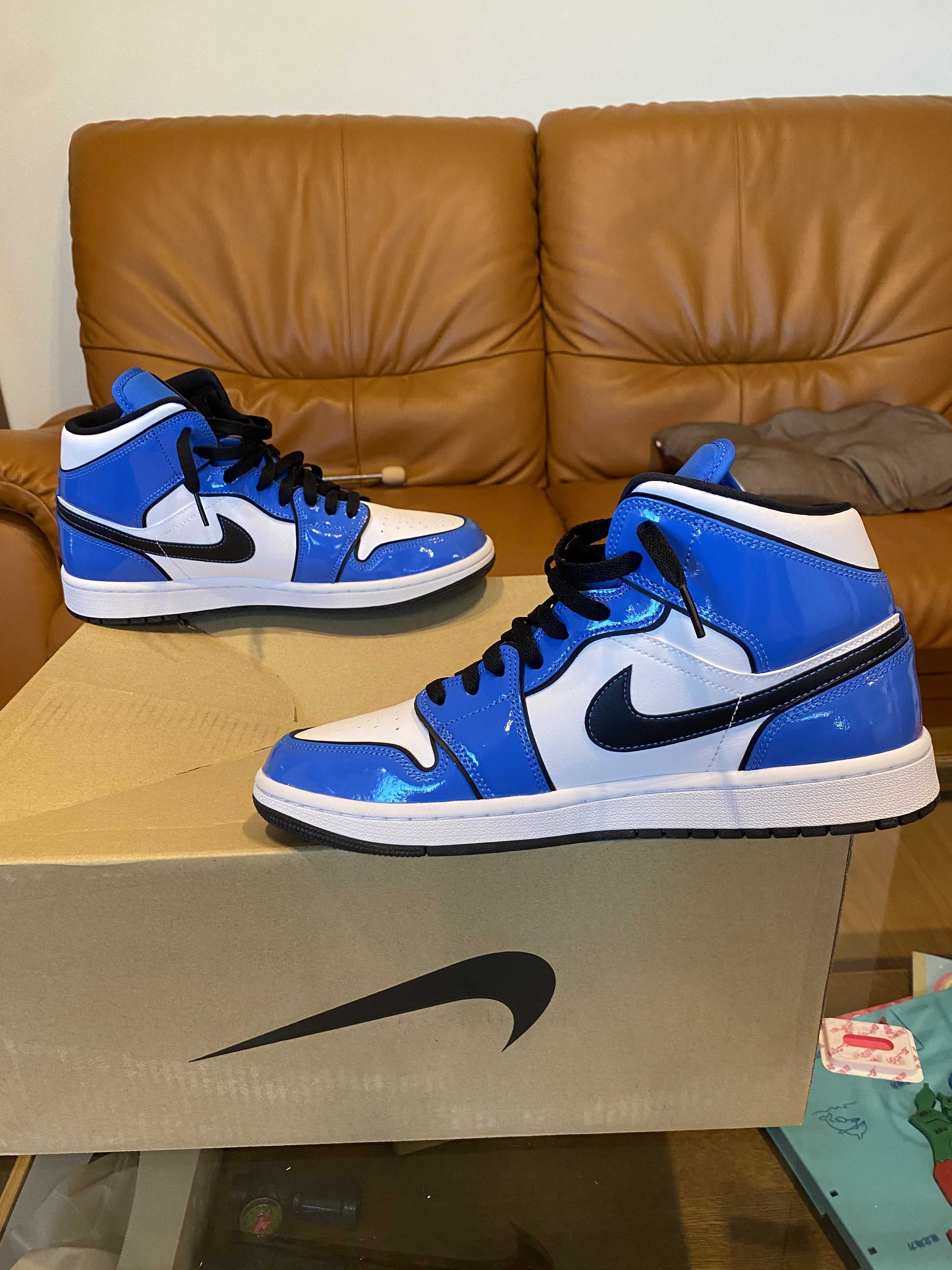 Nike Air Jordan 1 Mid SE "Signal Blue"