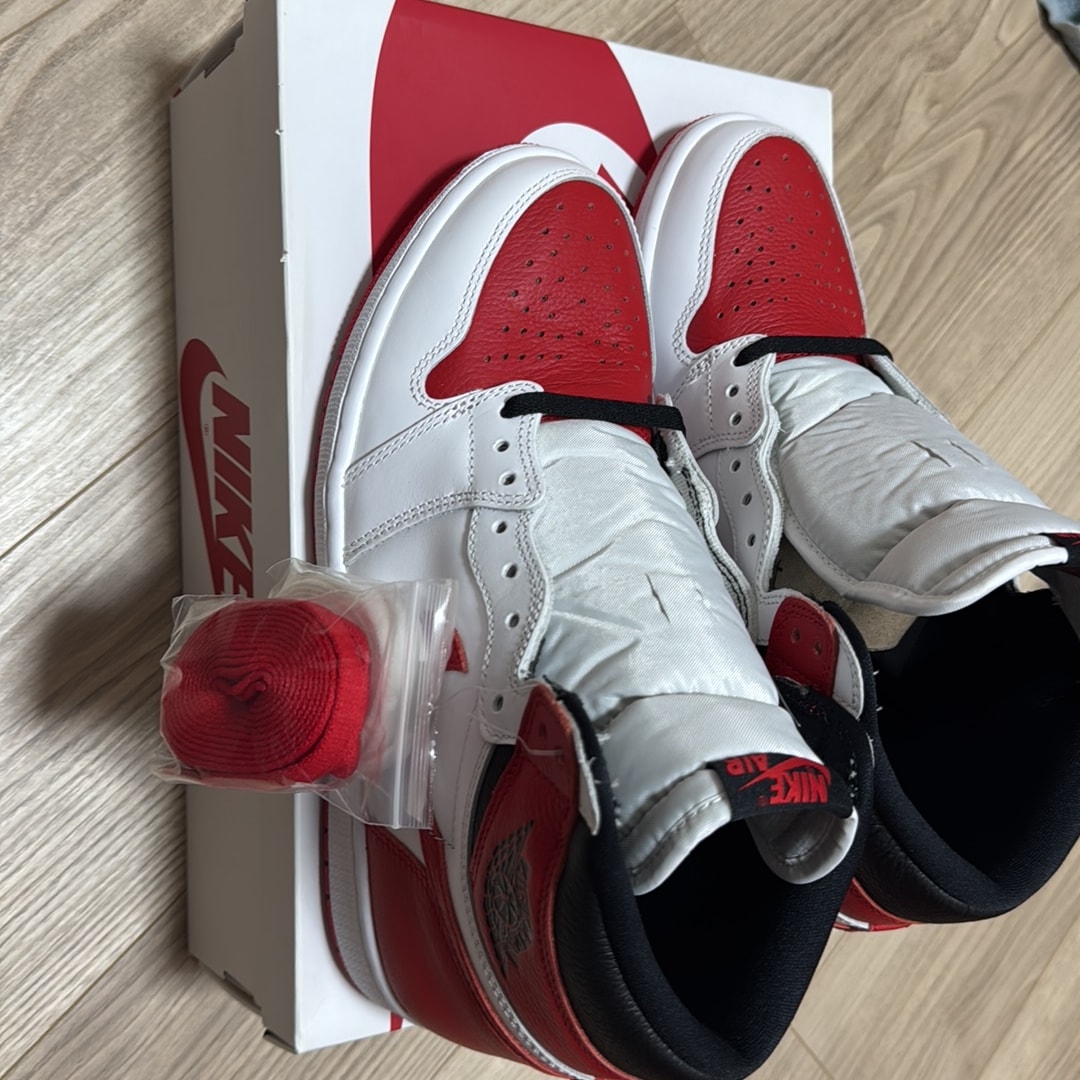 Nike Air Jordan 1 High OG "Heritage"