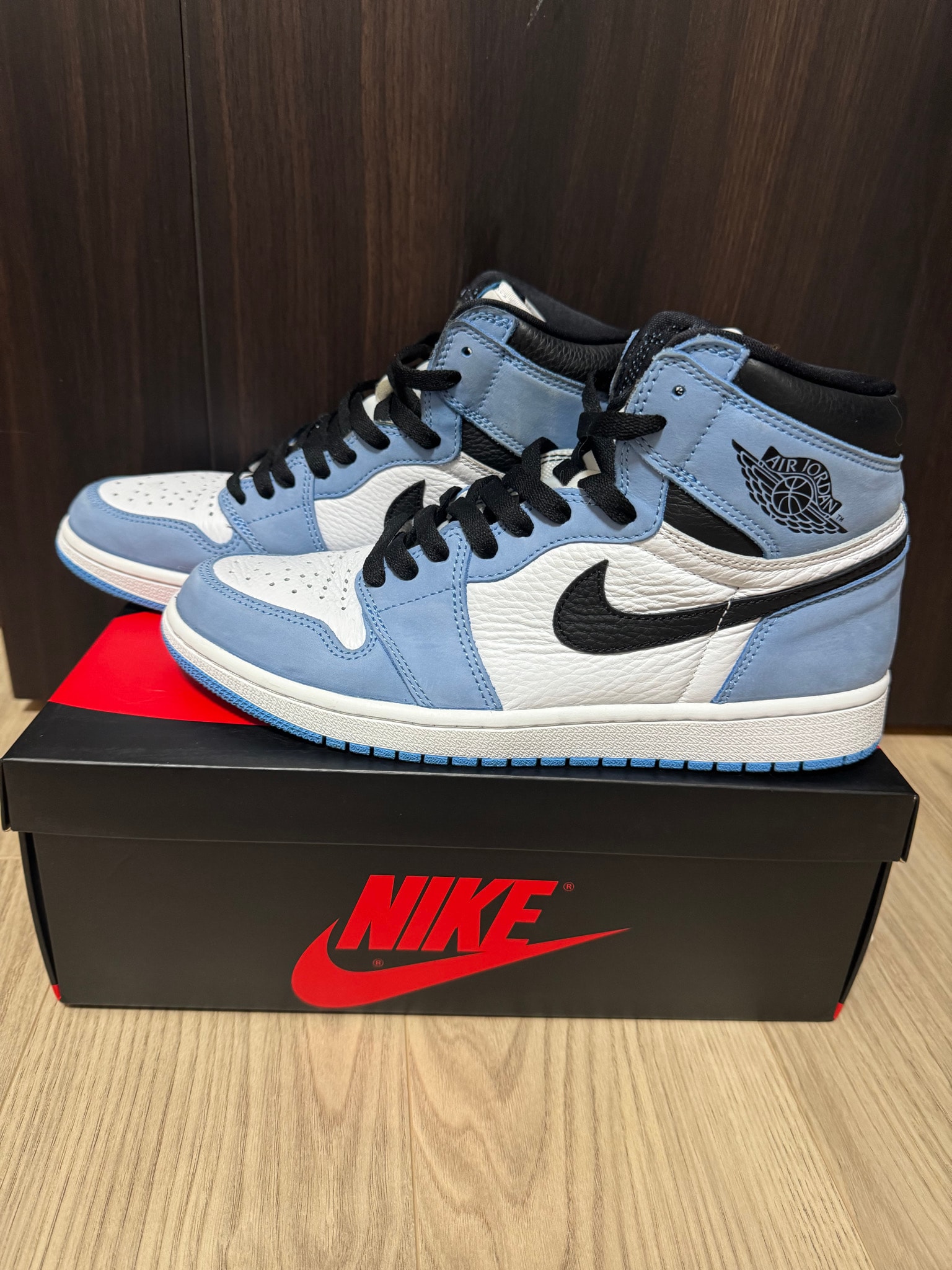 Nike Air Jordan 1 High OG "University Blue"