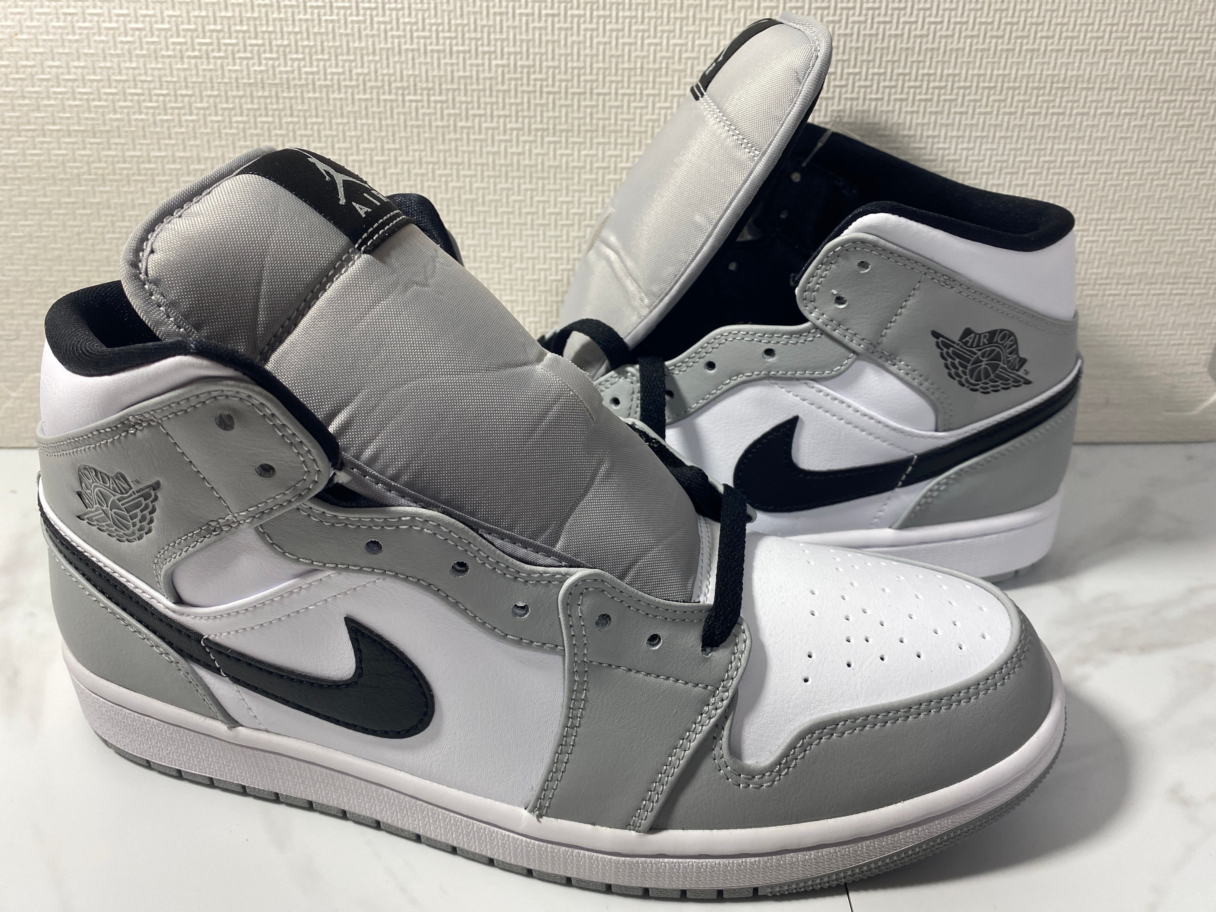 Nike Air Jordan 1 Mid "Light Smoke Grey/White/Black"
