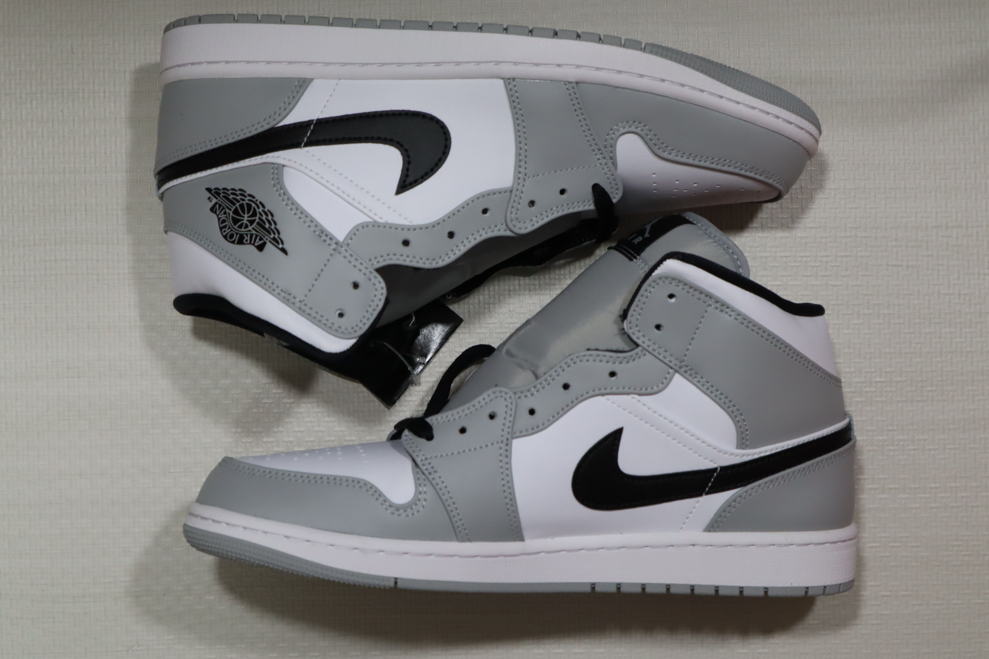 Nike Air Jordan 1 Mid "Light Smoke Grey/White/Black"