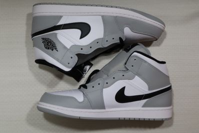 Nike Air Jordan 1 Mid "Light Smoke Grey/White/Black"