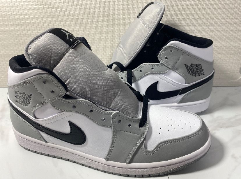 Nike Air Jordan 1 Mid "Light Smoke Grey/White/Black"