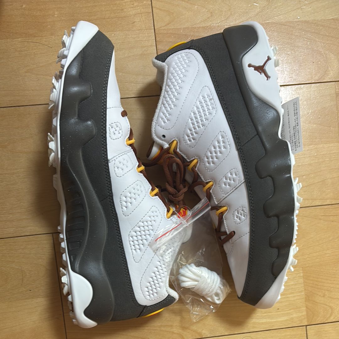 ⭐️お盆値引き　Air Jordan 9 ホワイト/ネイビー Amazon.co.jp: [ナイキ]エア ジョーダン 1 MID SE [W JORDAN
