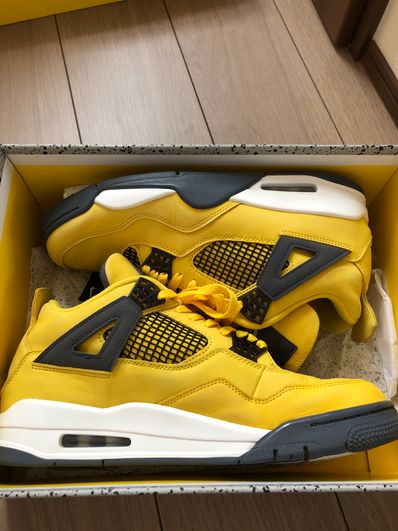 Nike Air Jordan 4 "Tour Yellow"