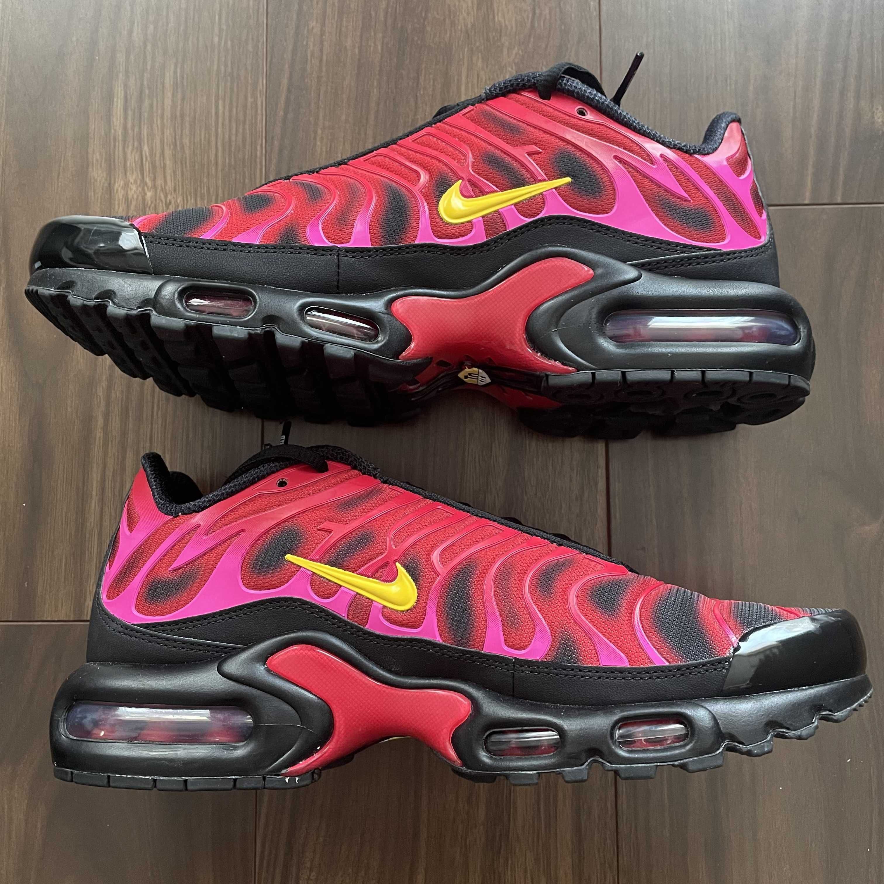 Supreme × Nike Air Max Plus "Hyper Grape"
